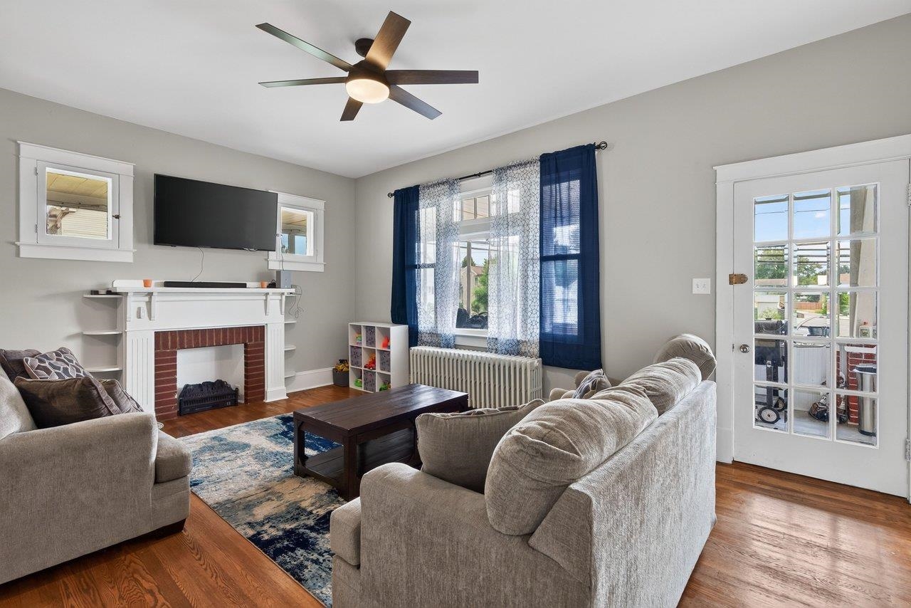 305 VIRGINIA AVE, SHENANDOAH, Virginia 22849, 3 Bedrooms Bedrooms, ,1 BathroomBathrooms,Residential,305 VIRGINIA AVE,680070 MLS # 680070 305 VIRGINIA AVE, SHENANDOAH, Virginia 22849, 3 Bedrooms Bedrooms, ,1 BathroomBathrooms,Residential,305 VIRGINIA AVE,680070 MLS # 680070
