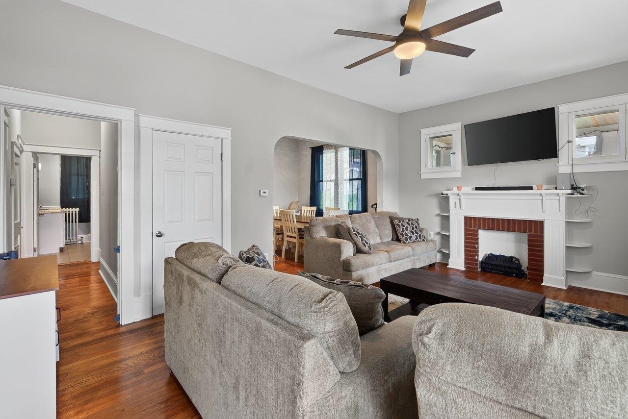 305 VIRGINIA AVE, SHENANDOAH, Virginia 22849, 3 Bedrooms Bedrooms, ,1 BathroomBathrooms,Residential,305 VIRGINIA AVE,680070 MLS # 680070 305 VIRGINIA AVE, SHENANDOAH, Virginia 22849, 3 Bedrooms Bedrooms, ,1 BathroomBathrooms,Residential,305 VIRGINIA AVE,680070 MLS # 680070