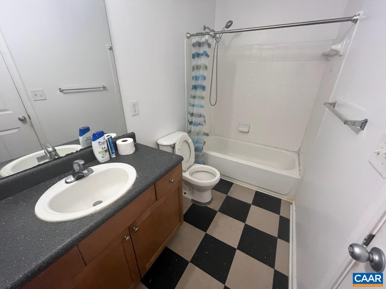 195 YELLOWSTONE DR, CHARLOTTESVILLE, Virginia 22903, 2 Bedrooms Bedrooms, ,2 BathroomsBathrooms,Residential,195 YELLOWSTONE DR,680071 MLS # 680071