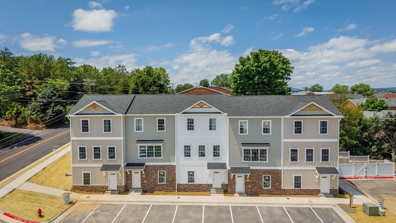 113 WILLOWSTONE CT, HARRISONBURG, Virginia 22801, 2 Bedrooms Bedrooms, ,2 BathroomsBathrooms,Residential,Pleasant Hill Townhomes,113 WILLOWSTONE CT,680073 MLS # 680073