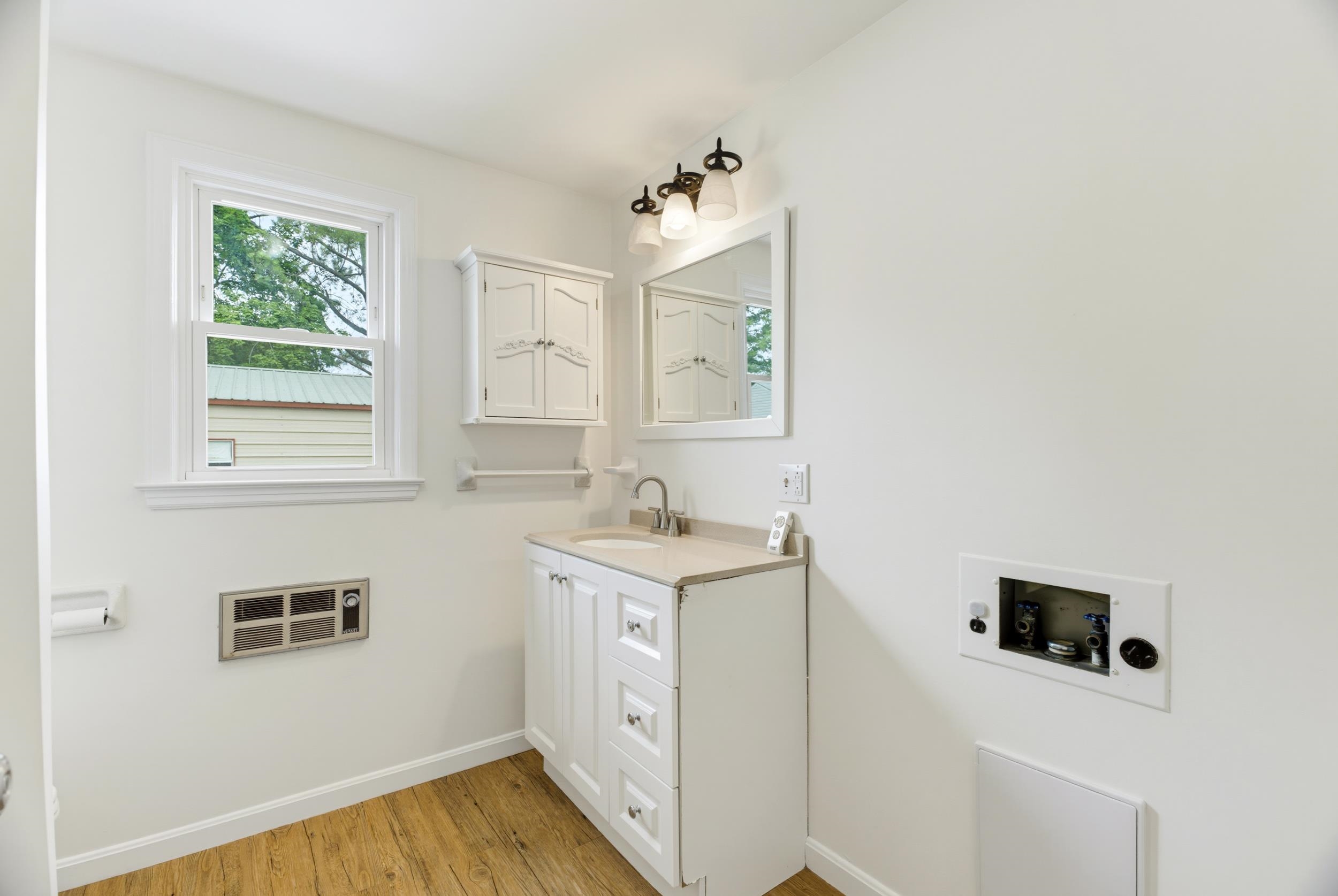 5834 BROAD ST, MOUNT JACKSON, Virginia 22842, 3 Bedrooms Bedrooms, ,1 BathroomBathrooms,Residential,5834 BROAD ST,680089 MLS # 680089 5834 BROAD ST, MOUNT JACKSON, Virginia 22842, 3 Bedrooms Bedrooms, ,1 BathroomBathrooms,Residential,5834 BROAD ST,680089 MLS # 680089