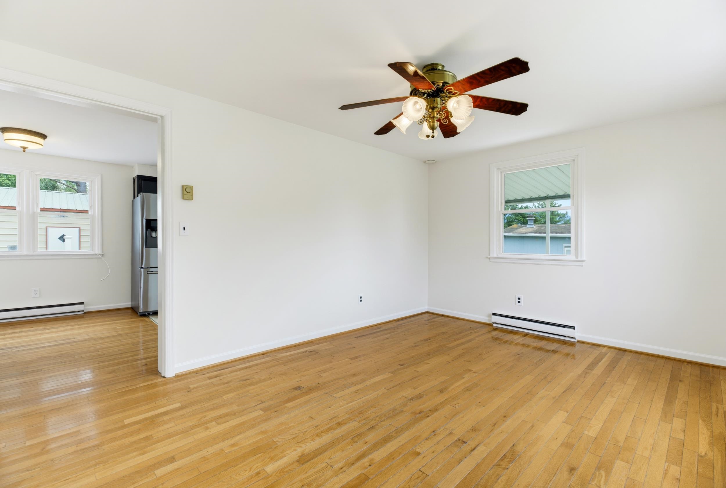 5834 BROAD ST, MOUNT JACKSON, Virginia 22842, 3 Bedrooms Bedrooms, ,1 BathroomBathrooms,Residential,5834 BROAD ST,680089 MLS # 680089 5834 BROAD ST, MOUNT JACKSON, Virginia 22842, 3 Bedrooms Bedrooms, ,1 BathroomBathrooms,Residential,5834 BROAD ST,680089 MLS # 680089