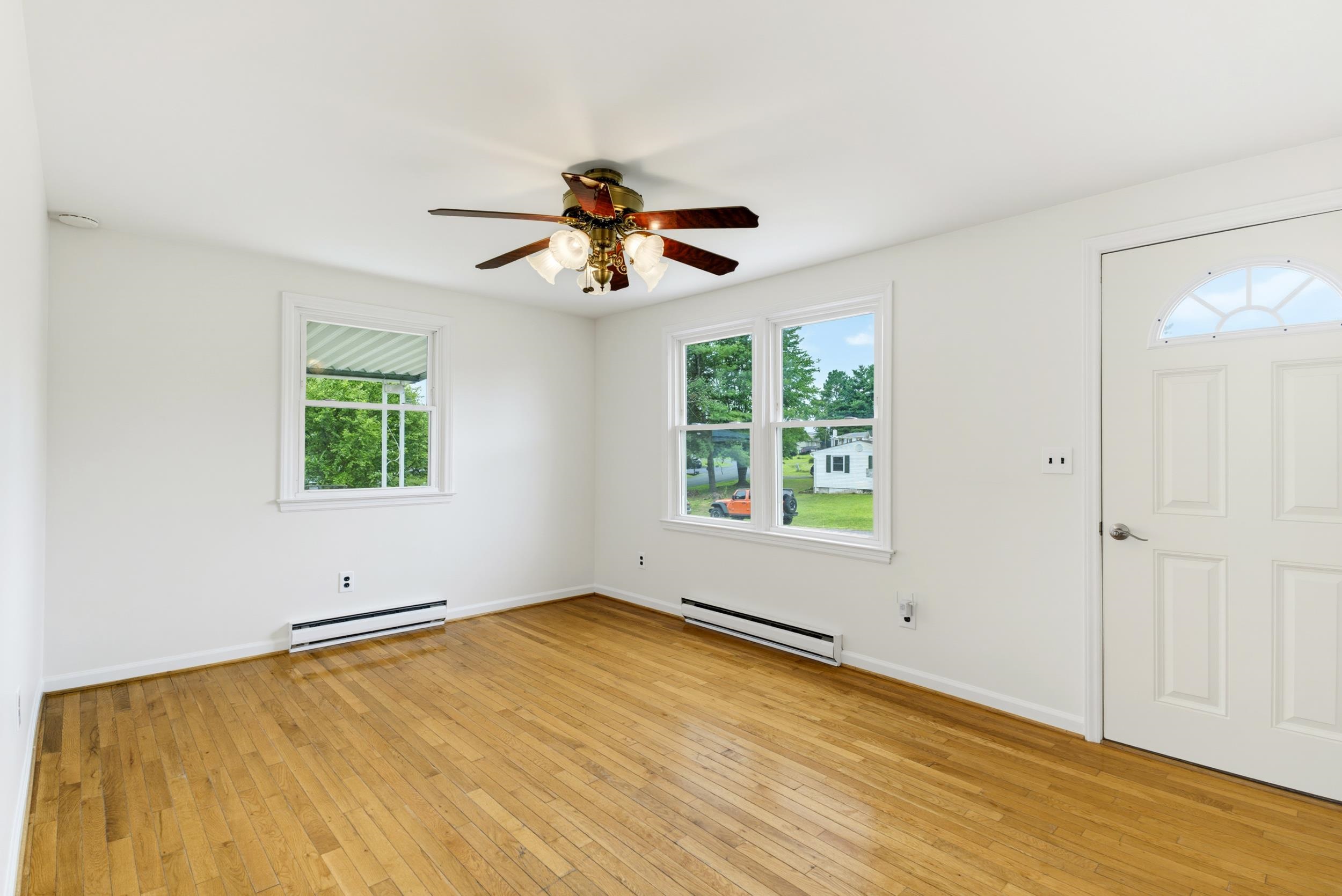 5834 BROAD ST, MOUNT JACKSON, Virginia 22842, 3 Bedrooms Bedrooms, ,1 BathroomBathrooms,Residential,5834 BROAD ST,680089 MLS # 680089 5834 BROAD ST, MOUNT JACKSON, Virginia 22842, 3 Bedrooms Bedrooms, ,1 BathroomBathrooms,Residential,5834 BROAD ST,680089 MLS # 680089