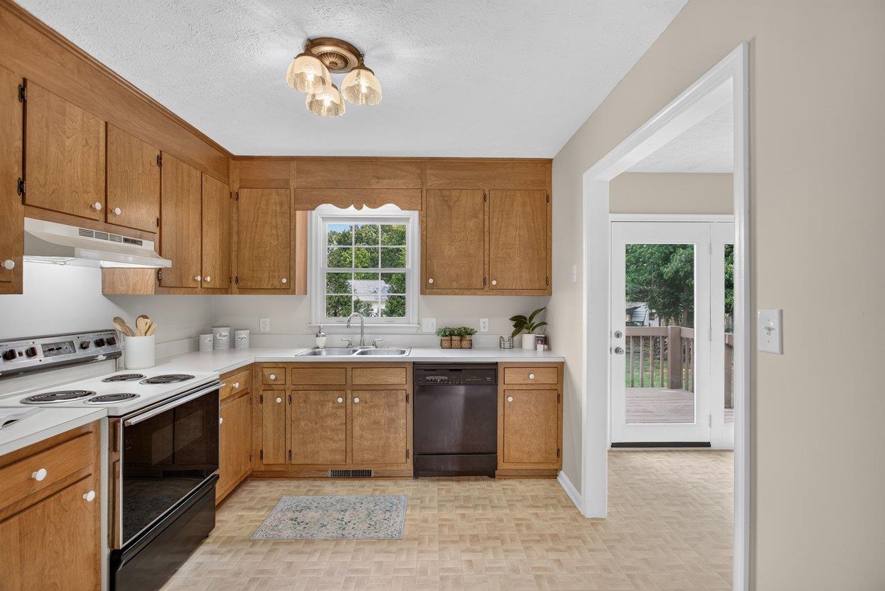 14 KINGSTON CT, STUARTS DRAFT, Virginia 24477, 3 Bedrooms Bedrooms, ,2 BathroomsBathrooms,Residential,14 KINGSTON CT,680092 MLS # 680092