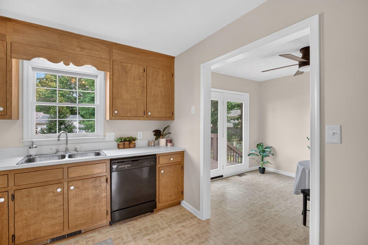 14 KINGSTON CT, STUARTS DRAFT, Virginia 24477, 3 Bedrooms Bedrooms, ,2 BathroomsBathrooms,Residential,14 KINGSTON CT,680092 MLS # 680092