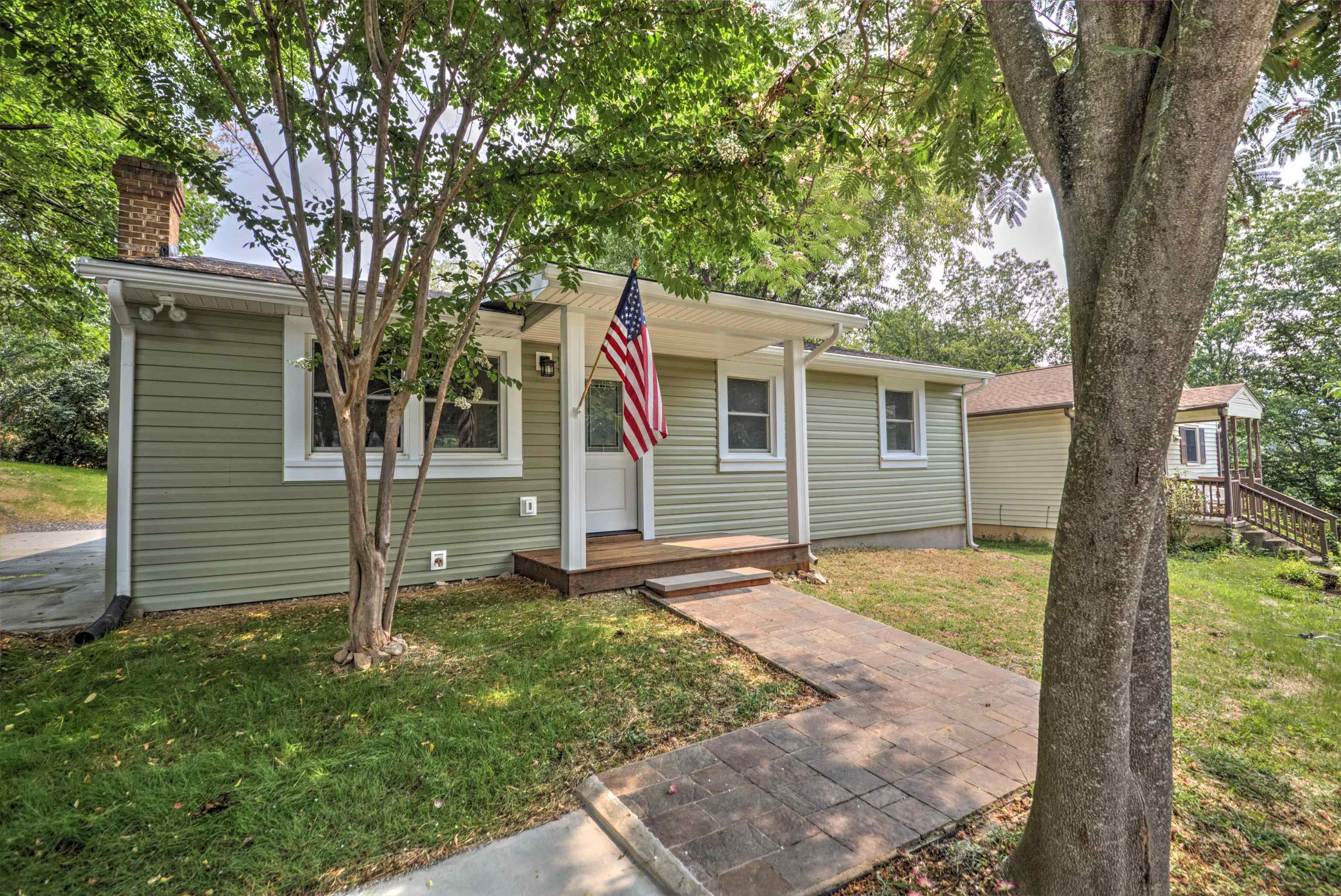 1430 SHENANDOAH AVE, WAYNESBORO, Virginia 22980, 3 Bedrooms Bedrooms, ,2 BathroomsBathrooms,Residential,1430 SHENANDOAH AVE,680094 MLS # 680094