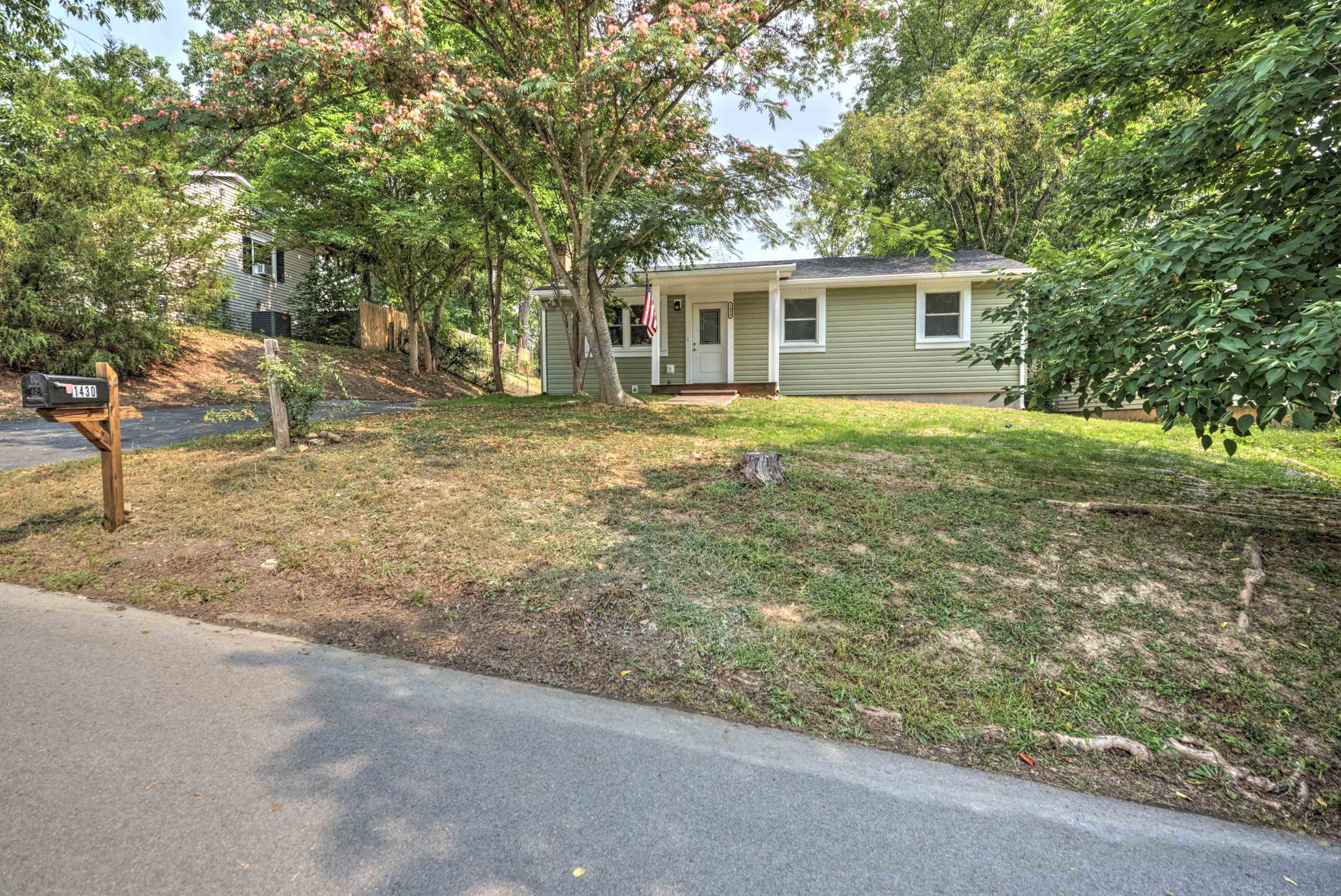 1430 SHENANDOAH AVE, WAYNESBORO, Virginia 22980, 3 Bedrooms Bedrooms, ,2 BathroomsBathrooms,Residential,1430 SHENANDOAH AVE,680094 MLS # 680094 1430 SHENANDOAH AVE, WAYNESBORO, Virginia 22980, 3 Bedrooms Bedrooms, ,2 BathroomsBathrooms,Residential,1430 SHENANDOAH AVE,680094 MLS # 680094