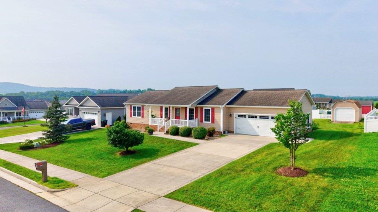 430 COYOTE RUN, BROADWAY, Virginia 22815, 3 Bedrooms Bedrooms, ,2 BathroomsBathrooms,Residential,430 COYOTE RUN,679848 MLS # 679848