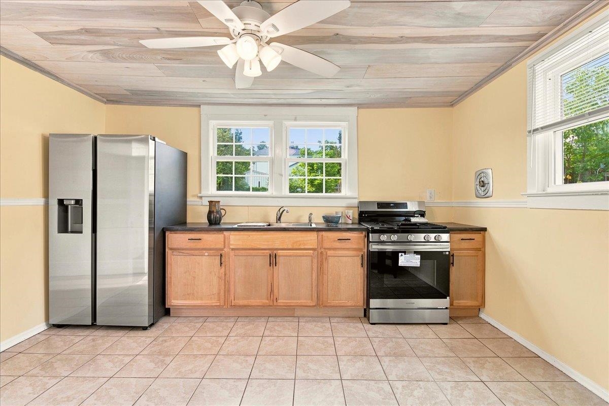 10 E PEABODY ST, STAUNTON, Virginia 24401, 3 Bedrooms Bedrooms, ,2 BathroomsBathrooms,Residential,10 E PEABODY ST,680105 MLS # 680105 10 E PEABODY ST, STAUNTON, Virginia 24401, 3 Bedrooms Bedrooms, ,2 BathroomsBathrooms,Residential,10 E PEABODY ST,680105 MLS # 680105