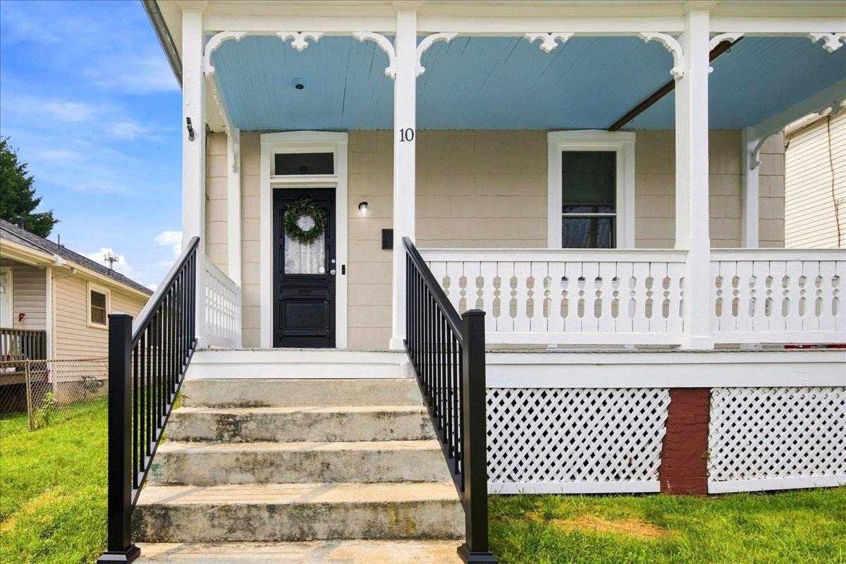 10 E PEABODY ST, STAUNTON, Virginia 24401, 3 Bedrooms Bedrooms, ,2 BathroomsBathrooms,Residential,10 E PEABODY ST,680105 MLS # 680105 10 E PEABODY ST, STAUNTON, Virginia 24401, 3 Bedrooms Bedrooms, ,2 BathroomsBathrooms,Residential,10 E PEABODY ST,680105 MLS # 680105