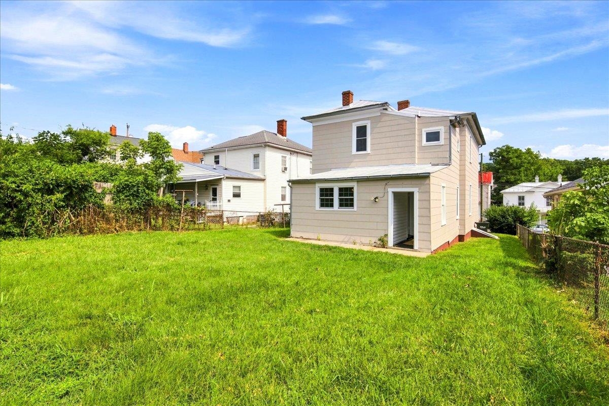 10 E PEABODY ST, STAUNTON, Virginia 24401, 3 Bedrooms Bedrooms, ,2 BathroomsBathrooms,Residential,10 E PEABODY ST,680105 MLS # 680105 10 E PEABODY ST, STAUNTON, Virginia 24401, 3 Bedrooms Bedrooms, ,2 BathroomsBathrooms,Residential,10 E PEABODY ST,680105 MLS # 680105