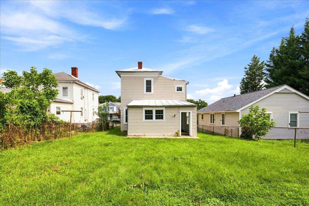 10 E PEABODY ST, STAUNTON, Virginia 24401, 3 Bedrooms Bedrooms, ,2 BathroomsBathrooms,Residential,10 E PEABODY ST,680105 MLS # 680105 10 E PEABODY ST, STAUNTON, Virginia 24401, 3 Bedrooms Bedrooms, ,2 BathroomsBathrooms,Residential,10 E PEABODY ST,680105 MLS # 680105