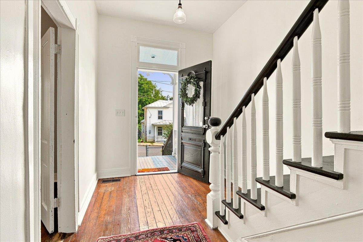 10 E PEABODY ST, STAUNTON, Virginia 24401, 3 Bedrooms Bedrooms, ,2 BathroomsBathrooms,Residential,10 E PEABODY ST,680105 MLS # 680105 10 E PEABODY ST, STAUNTON, Virginia 24401, 3 Bedrooms Bedrooms, ,2 BathroomsBathrooms,Residential,10 E PEABODY ST,680105 MLS # 680105