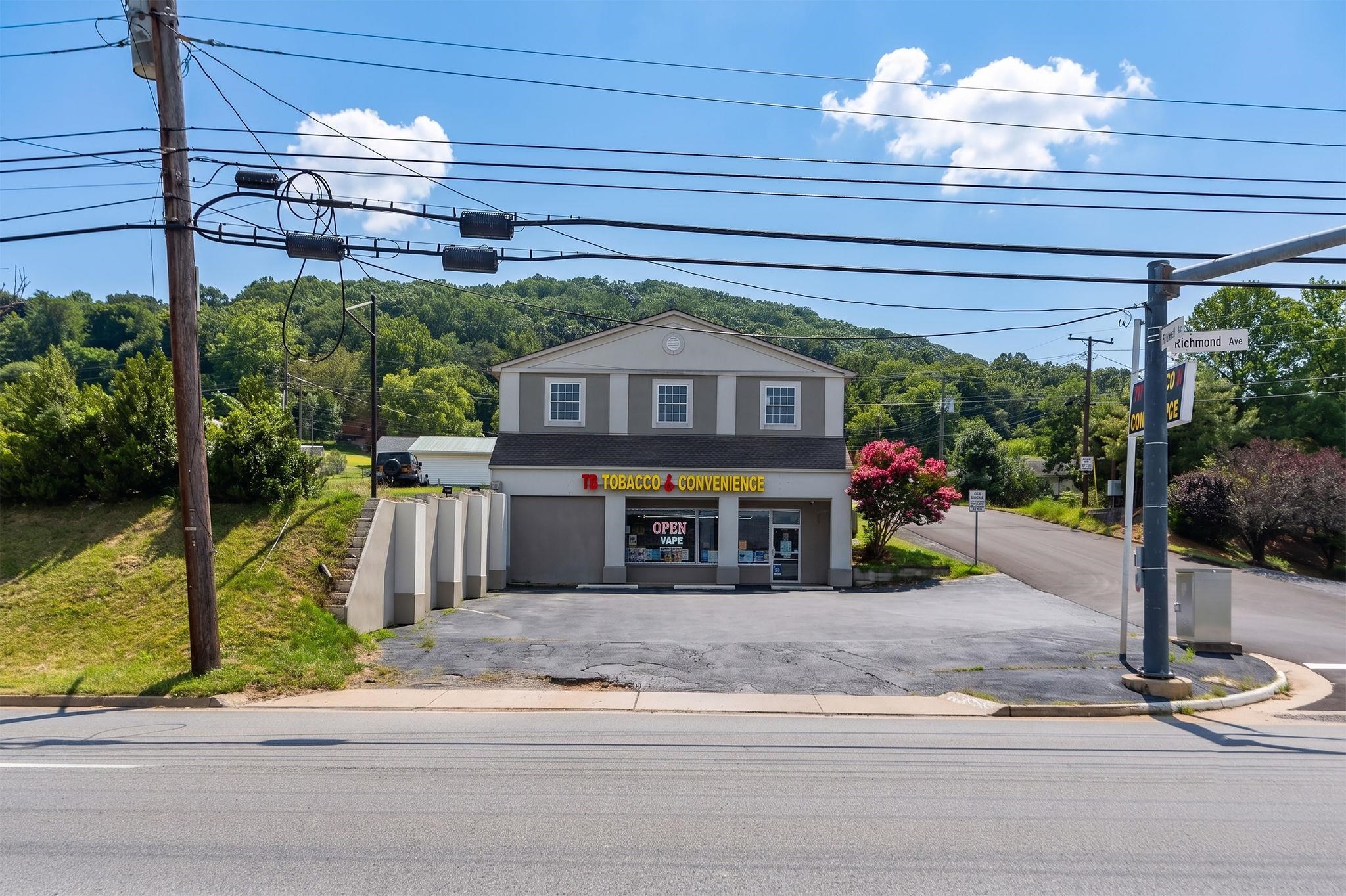 902 RICHMOND AVE, STAUNTON, Virginia 24401, ,Commercial,902 RICHMOND AVE,680134 MLS # 680134 902 RICHMOND AVE, STAUNTON, Virginia 24401, ,Commercial,902 RICHMOND AVE,680134 MLS # 680134