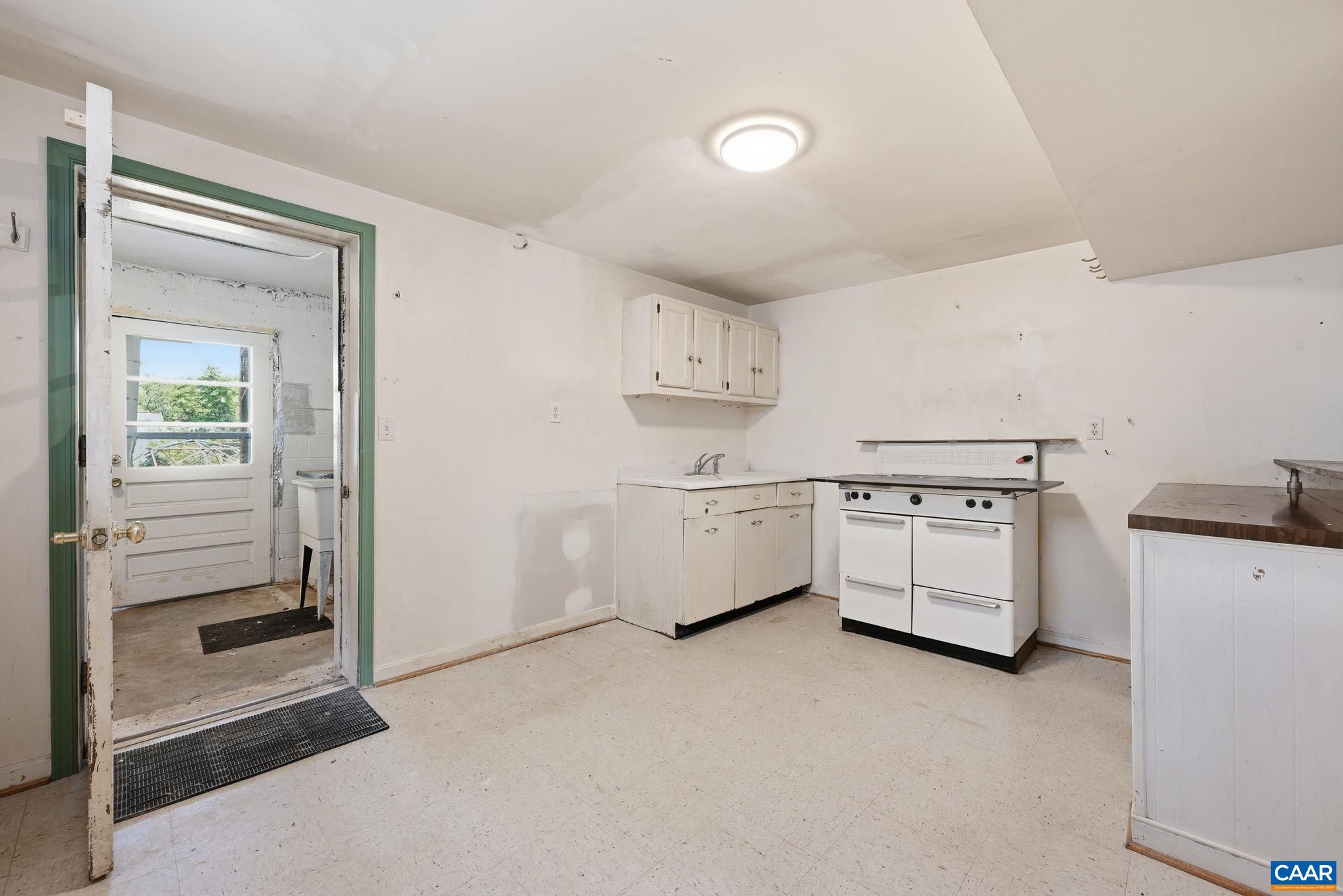 913 DRUID AVE, CHARLOTTESVILLE, Virginia 22902, 5 Bedrooms Bedrooms, ,2 BathroomsBathrooms,Residential,913 DRUID AVE,678907 MLS # 678907 913 DRUID AVE, CHARLOTTESVILLE, Virginia 22902, 5 Bedrooms Bedrooms, ,2 BathroomsBathrooms,Residential,913 DRUID AVE,678907 MLS # 678907