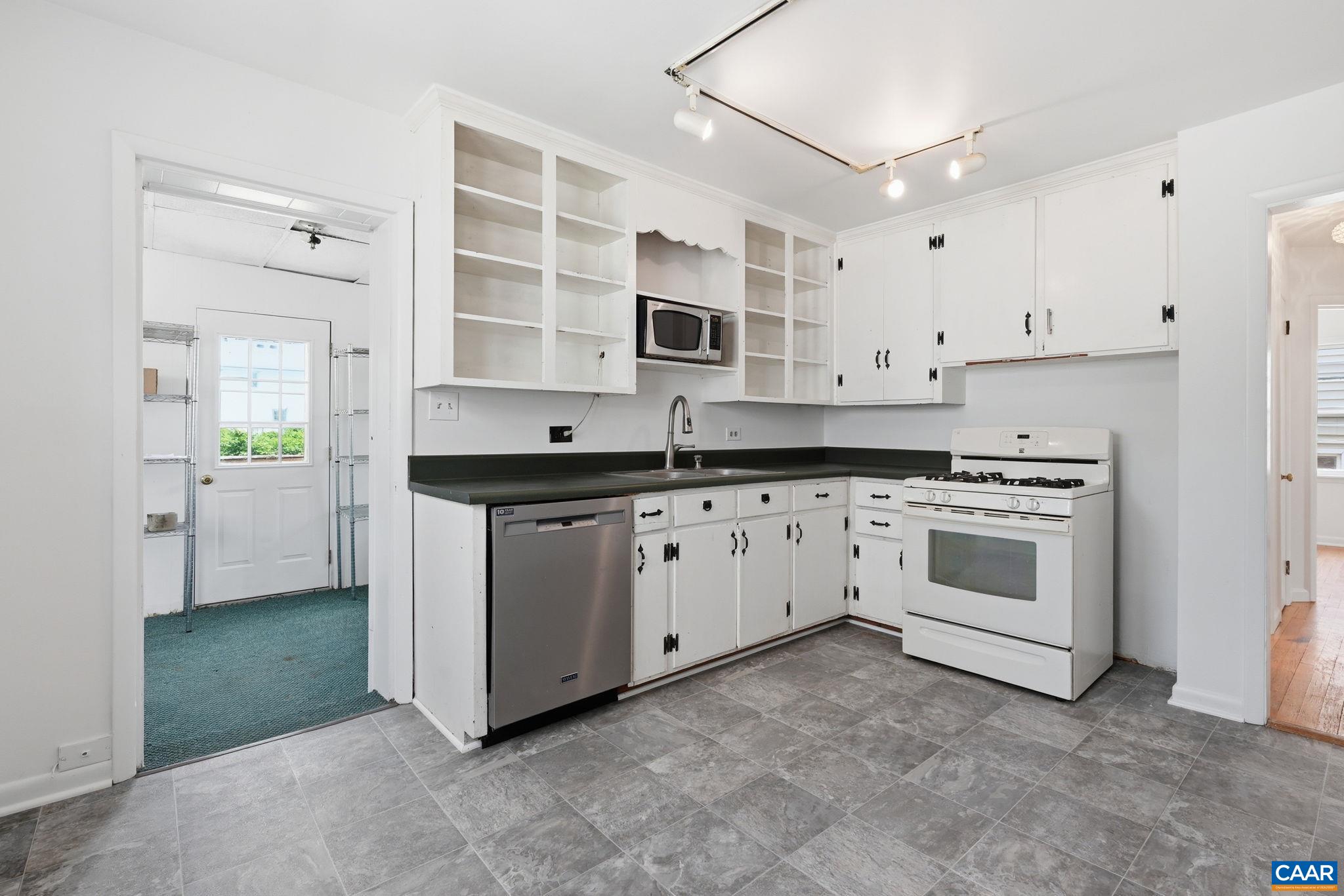 913 DRUID AVE, CHARLOTTESVILLE, Virginia 22902, 5 Bedrooms Bedrooms, ,2 BathroomsBathrooms,Residential,913 DRUID AVE,678907 MLS # 678907 913 DRUID AVE, CHARLOTTESVILLE, Virginia 22902, 5 Bedrooms Bedrooms, ,2 BathroomsBathrooms,Residential,913 DRUID AVE,678907 MLS # 678907
