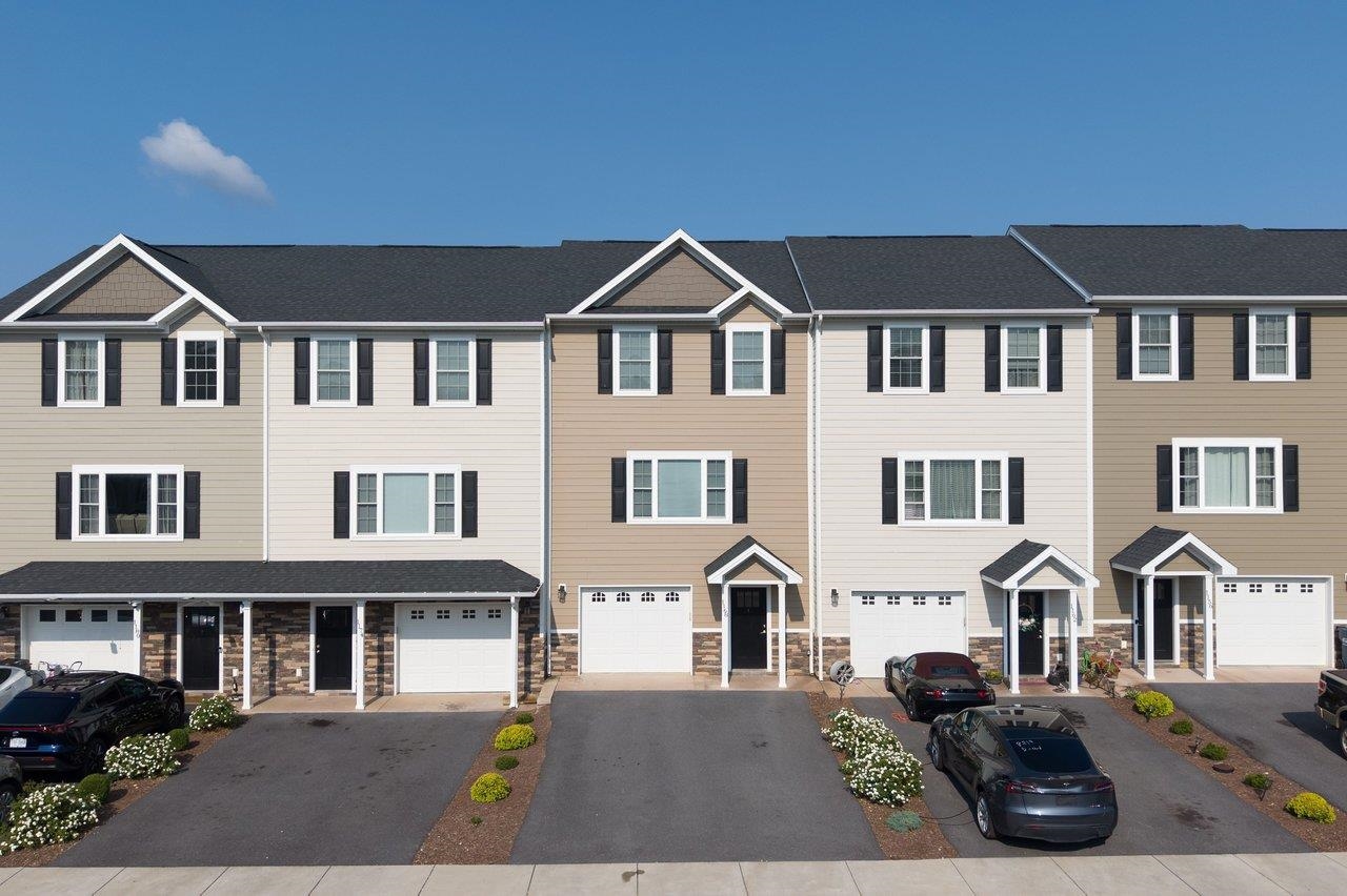 1168 HARVEST CT, ROCKINGHAM, Virginia 22801, 3 Bedrooms Bedrooms, ,2 BathroomsBathrooms,Residential,1168 HARVEST CT,680132 MLS # 680132 1168 HARVEST CT, ROCKINGHAM, Virginia 22801, 3 Bedrooms Bedrooms, ,2 BathroomsBathrooms,Residential,1168 HARVEST CT,680132 MLS # 680132