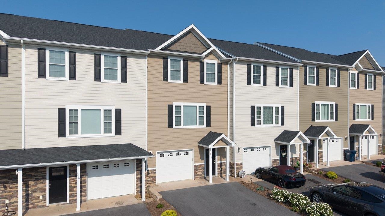 1168 HARVEST CT, ROCKINGHAM, Virginia 22801, 3 Bedrooms Bedrooms, ,2 BathroomsBathrooms,Residential,1168 HARVEST CT,680132 MLS # 680132 1168 HARVEST CT, ROCKINGHAM, Virginia 22801, 3 Bedrooms Bedrooms, ,2 BathroomsBathrooms,Residential,1168 HARVEST CT,680132 MLS # 680132