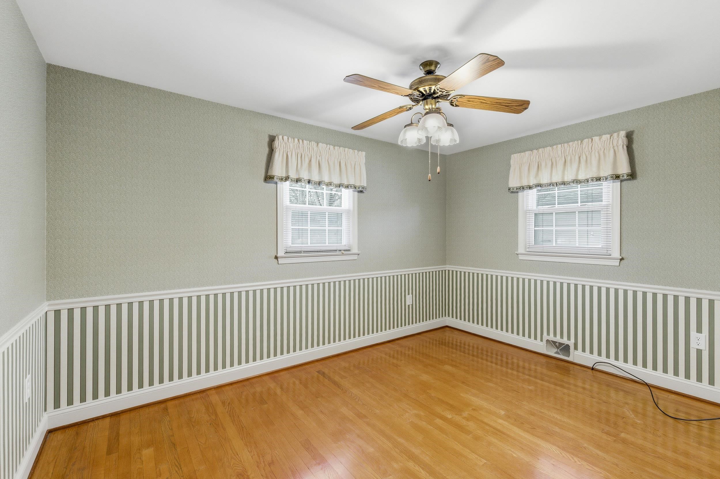 410 W NORTH ST, WOODSTOCK, Virginia 22664, 3 Bedrooms Bedrooms, ,1 BathroomBathrooms,Residential,410 W NORTH ST,680133 MLS # 680133 410 W NORTH ST, WOODSTOCK, Virginia 22664, 3 Bedrooms Bedrooms, ,1 BathroomBathrooms,Residential,410 W NORTH ST,680133 MLS # 680133