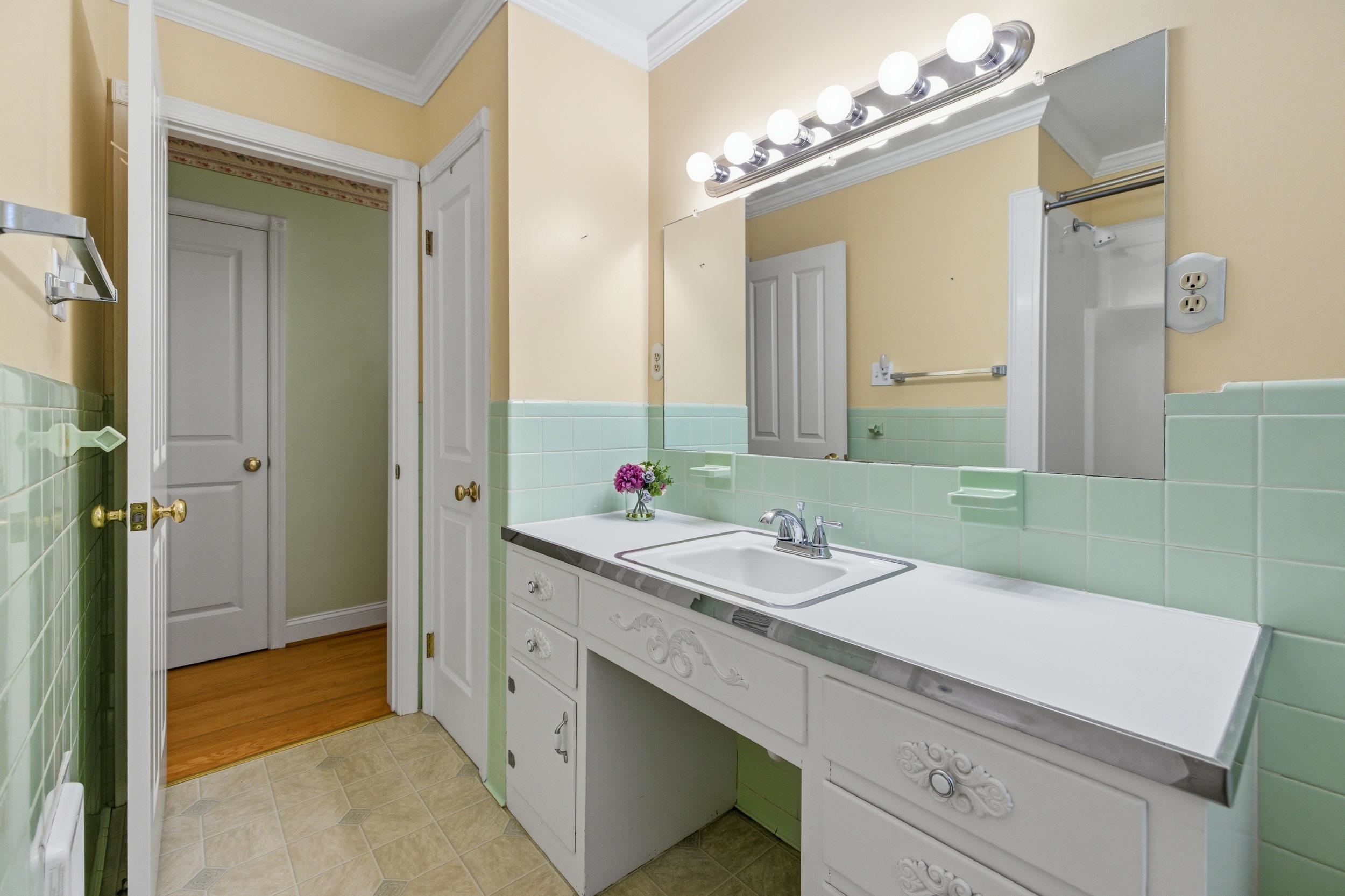 410 W NORTH ST, WOODSTOCK, Virginia 22664, 3 Bedrooms Bedrooms, ,1 BathroomBathrooms,Residential,410 W NORTH ST,680133 MLS # 680133 410 W NORTH ST, WOODSTOCK, Virginia 22664, 3 Bedrooms Bedrooms, ,1 BathroomBathrooms,Residential,410 W NORTH ST,680133 MLS # 680133