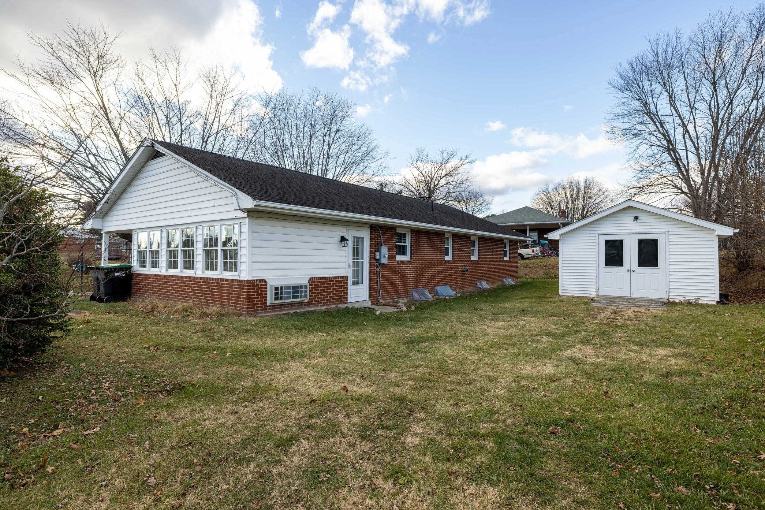 410 W NORTH ST, WOODSTOCK, Virginia 22664, 3 Bedrooms Bedrooms, ,1 BathroomBathrooms,Residential,410 W NORTH ST,680133 MLS # 680133 410 W NORTH ST, WOODSTOCK, Virginia 22664, 3 Bedrooms Bedrooms, ,1 BathroomBathrooms,Residential,410 W NORTH ST,680133 MLS # 680133