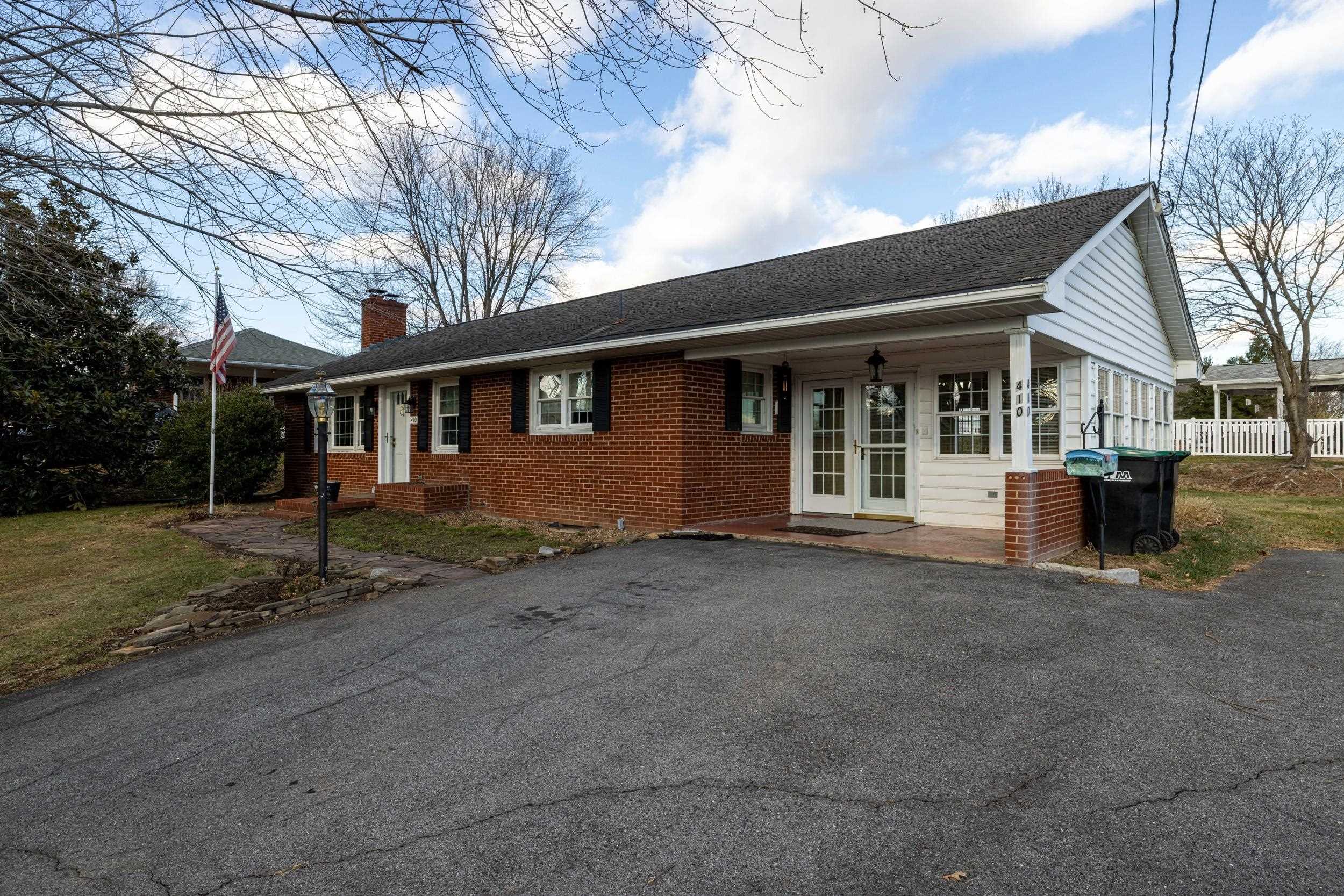410 W NORTH ST, WOODSTOCK, Virginia 22664, 3 Bedrooms Bedrooms, ,1 BathroomBathrooms,Residential,410 W NORTH ST,680133 MLS # 680133 410 W NORTH ST, WOODSTOCK, Virginia 22664, 3 Bedrooms Bedrooms, ,1 BathroomBathrooms,Residential,410 W NORTH ST,680133 MLS # 680133