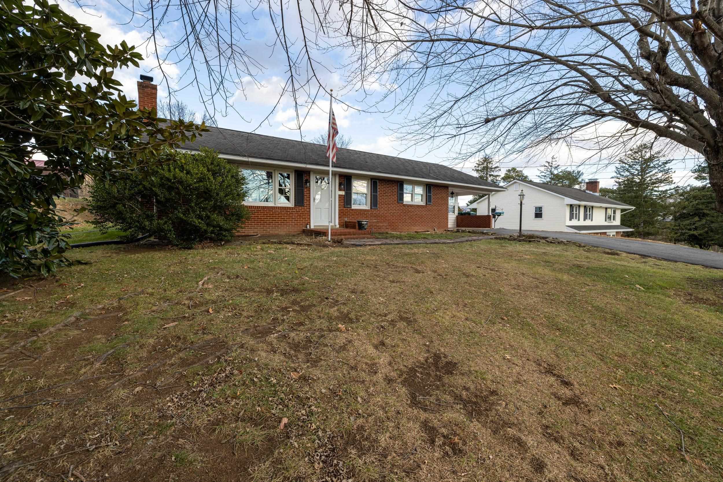 410 W NORTH ST, WOODSTOCK, Virginia 22664, 3 Bedrooms Bedrooms, ,1 BathroomBathrooms,Residential,410 W NORTH ST,680133 MLS # 680133 410 W NORTH ST, WOODSTOCK, Virginia 22664, 3 Bedrooms Bedrooms, ,1 BathroomBathrooms,Residential,410 W NORTH ST,680133 MLS # 680133