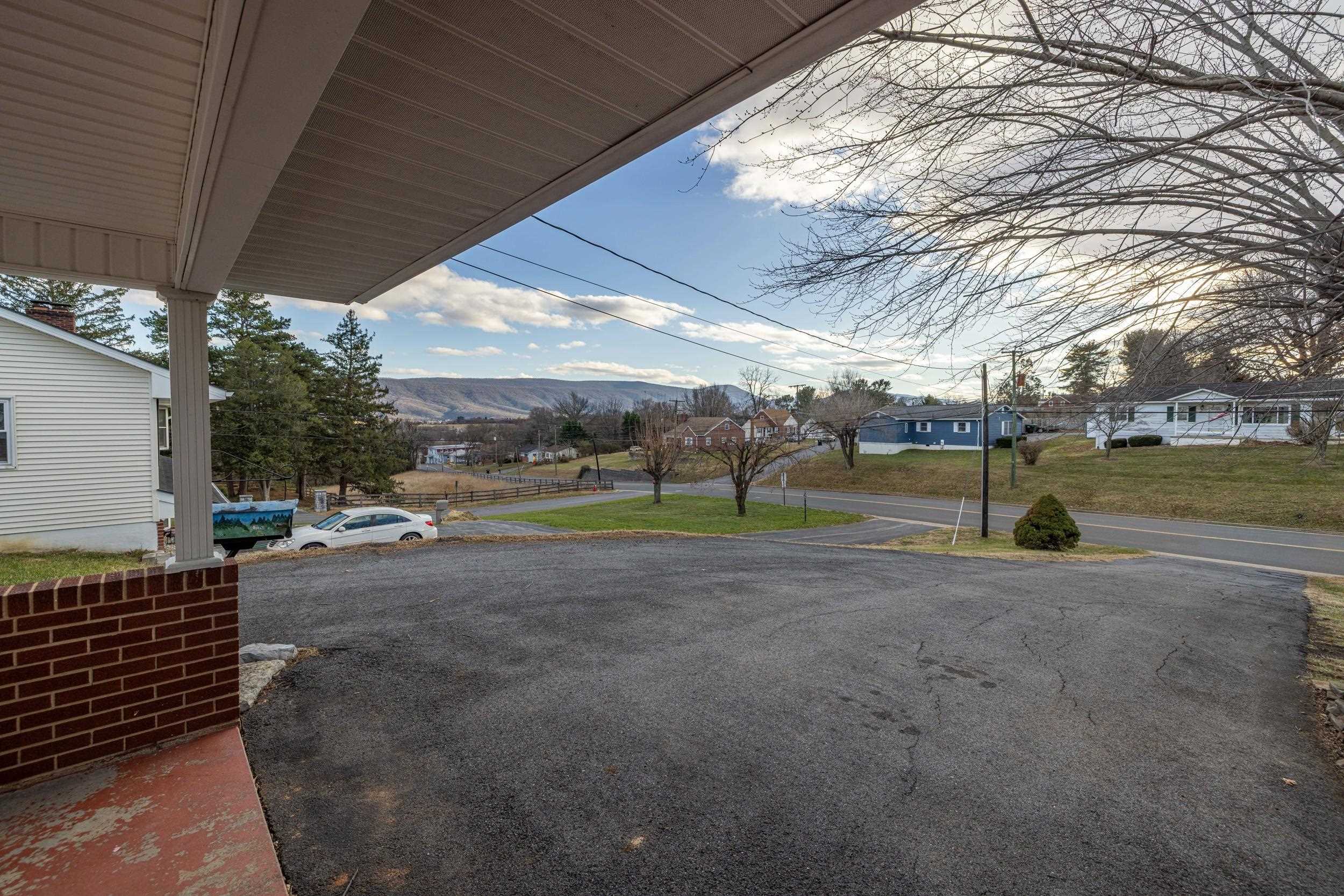 410 W NORTH ST, WOODSTOCK, Virginia 22664, 3 Bedrooms Bedrooms, ,1 BathroomBathrooms,Residential,410 W NORTH ST,680133 MLS # 680133 410 W NORTH ST, WOODSTOCK, Virginia 22664, 3 Bedrooms Bedrooms, ,1 BathroomBathrooms,Residential,410 W NORTH ST,680133 MLS # 680133