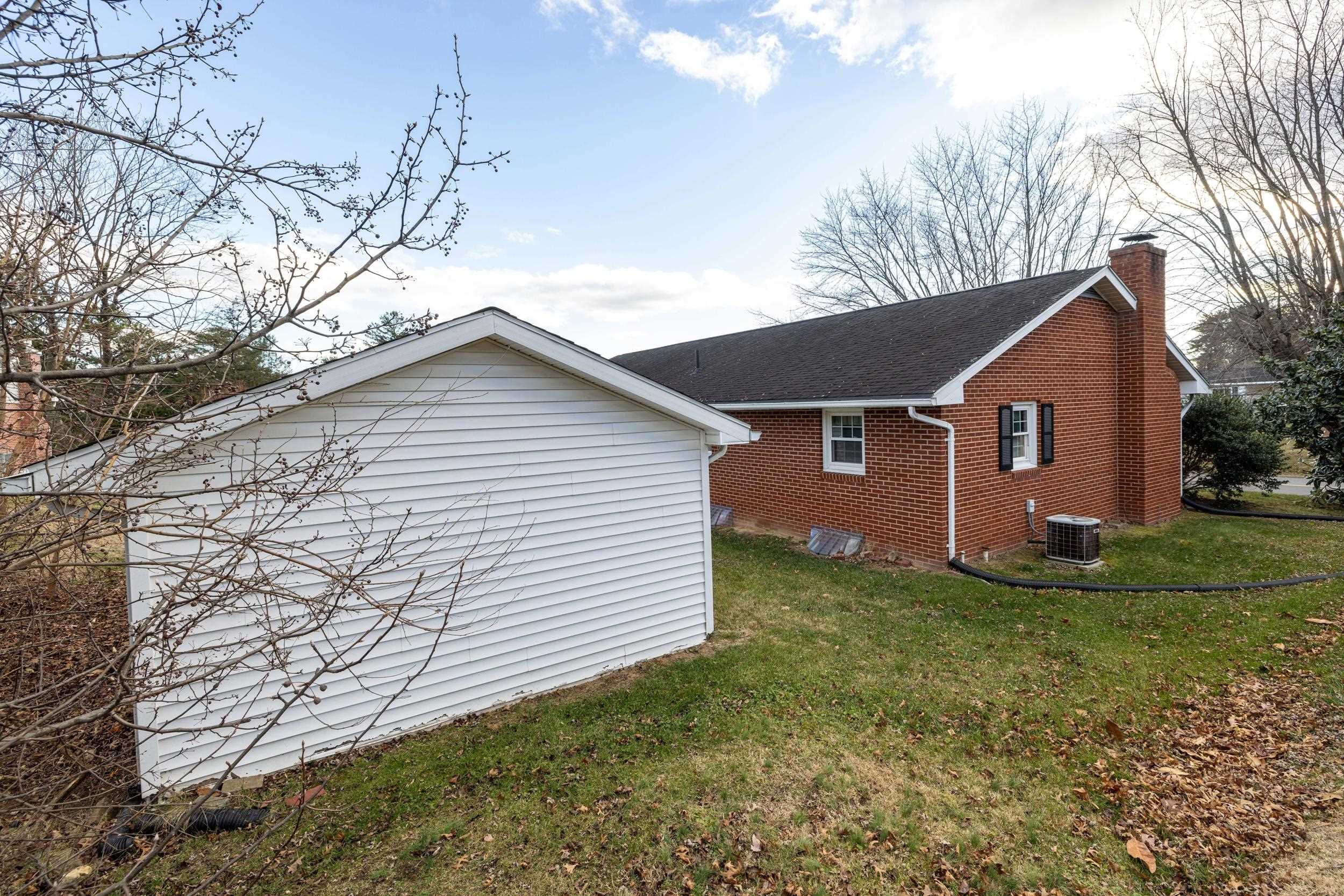 410 W NORTH ST, WOODSTOCK, Virginia 22664, 3 Bedrooms Bedrooms, ,1 BathroomBathrooms,Residential,410 W NORTH ST,680133 MLS # 680133 410 W NORTH ST, WOODSTOCK, Virginia 22664, 3 Bedrooms Bedrooms, ,1 BathroomBathrooms,Residential,410 W NORTH ST,680133 MLS # 680133