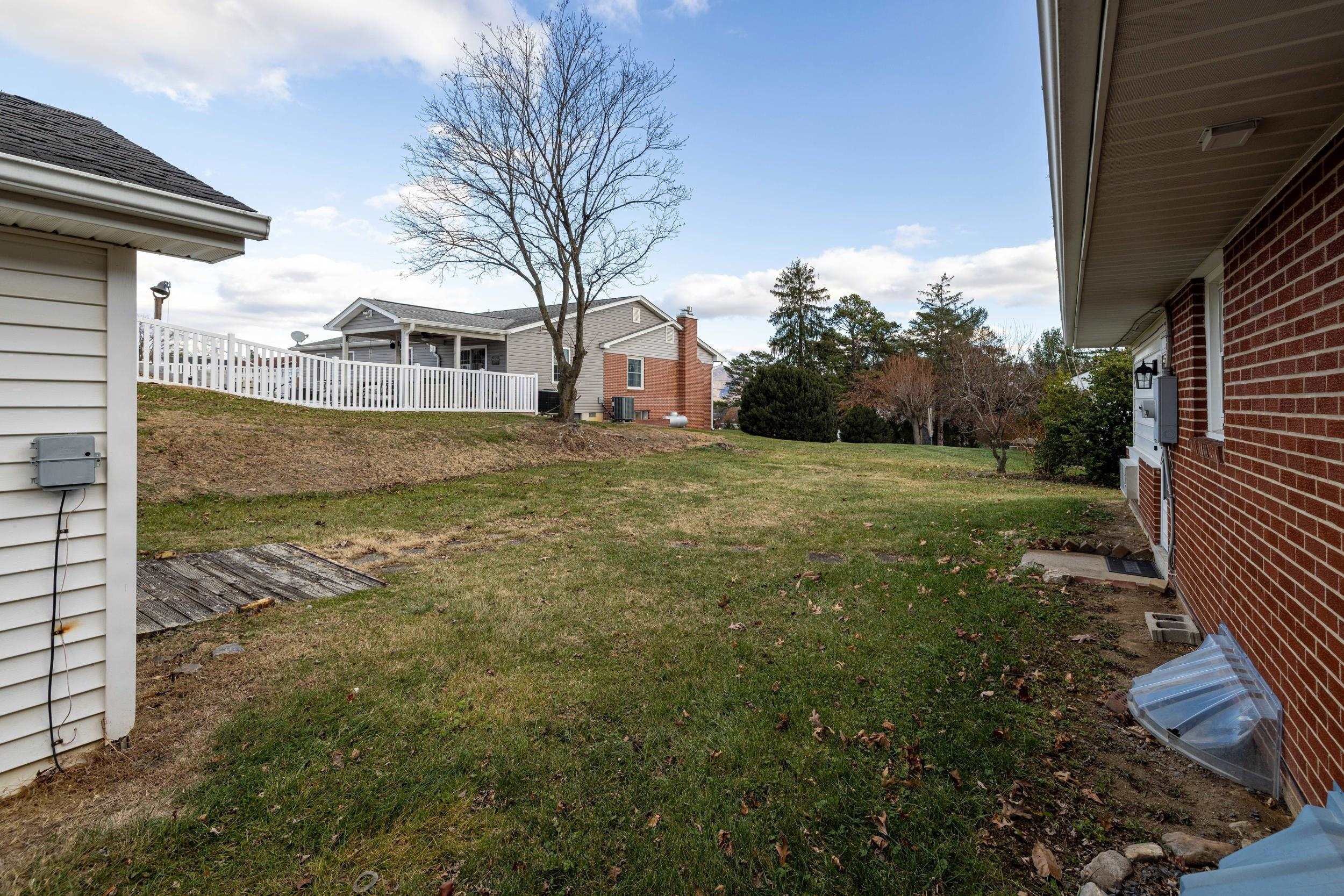 410 W NORTH ST, WOODSTOCK, Virginia 22664, 3 Bedrooms Bedrooms, ,1 BathroomBathrooms,Residential,410 W NORTH ST,680133 MLS # 680133 410 W NORTH ST, WOODSTOCK, Virginia 22664, 3 Bedrooms Bedrooms, ,1 BathroomBathrooms,Residential,410 W NORTH ST,680133 MLS # 680133