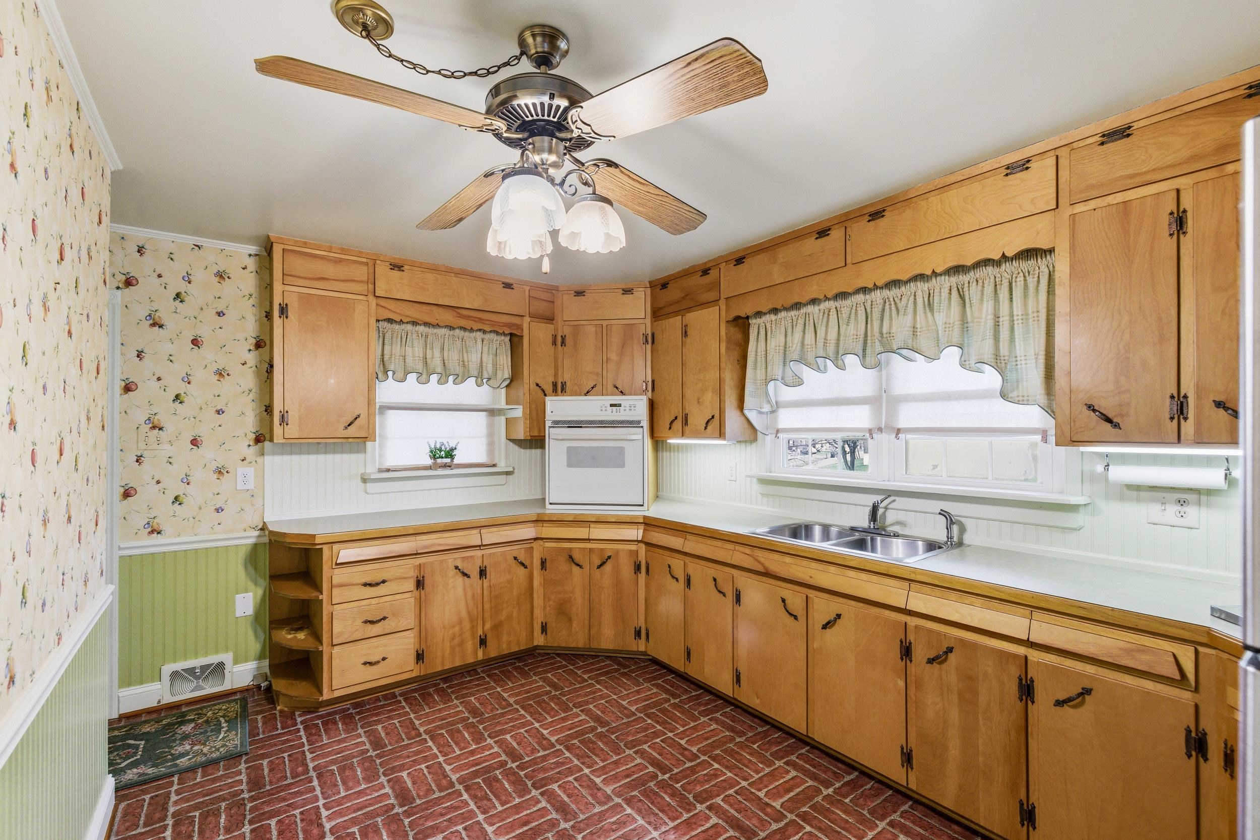 410 W NORTH ST, WOODSTOCK, Virginia 22664, 3 Bedrooms Bedrooms, ,1 BathroomBathrooms,Residential,410 W NORTH ST,680133 MLS # 680133 410 W NORTH ST, WOODSTOCK, Virginia 22664, 3 Bedrooms Bedrooms, ,1 BathroomBathrooms,Residential,410 W NORTH ST,680133 MLS # 680133