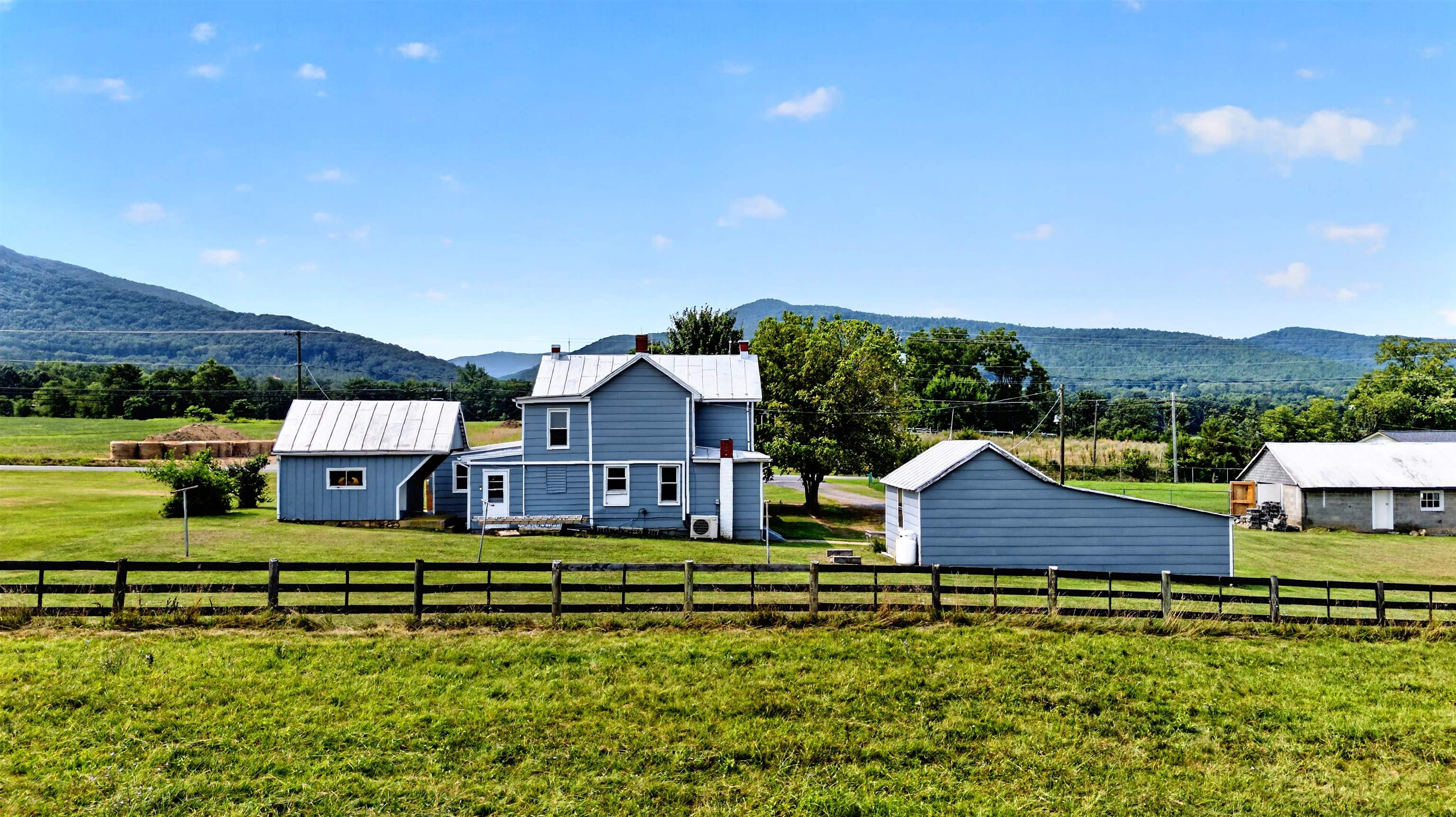 536 HONEYVILLE RD, STANLEY, Virginia 22851, 3 Bedrooms Bedrooms, ,1 BathroomBathrooms,Residential,536 HONEYVILLE RD,680136 MLS # 680136 536 HONEYVILLE RD, STANLEY, Virginia 22851, 3 Bedrooms Bedrooms, ,1 BathroomBathrooms,Residential,536 HONEYVILLE RD,680136 MLS # 680136
