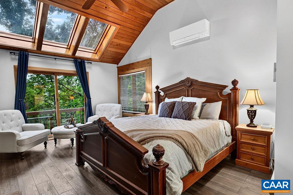 Large and private primary suite located on the upper level. Large and private primary suite located on the upper level.