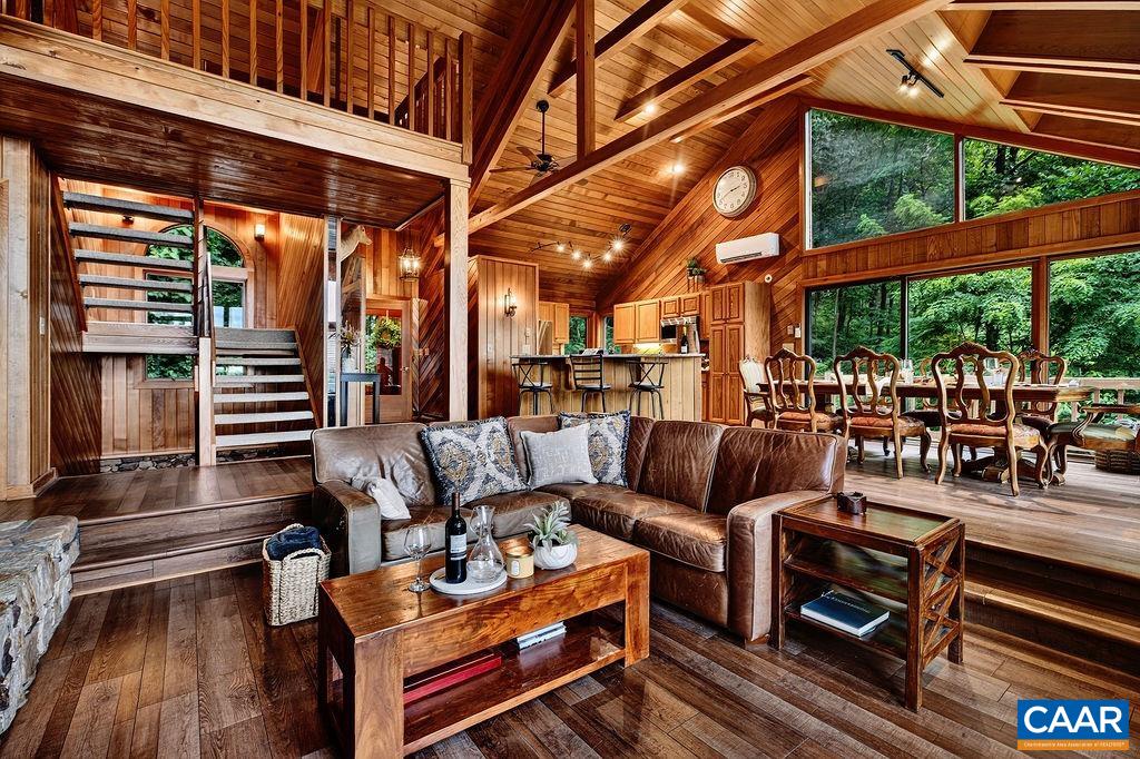 This beautiful home offers an open and very bright floor plan. This beautiful home offers an open and very bright floor plan.