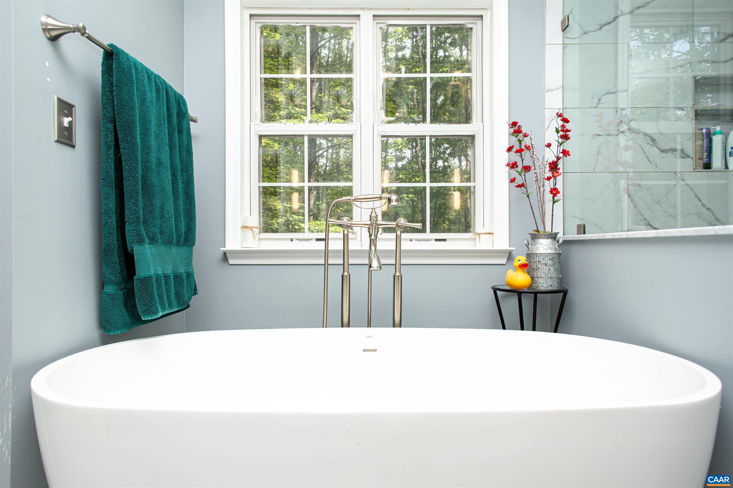 Large soaking tub. Large soaking tub.
