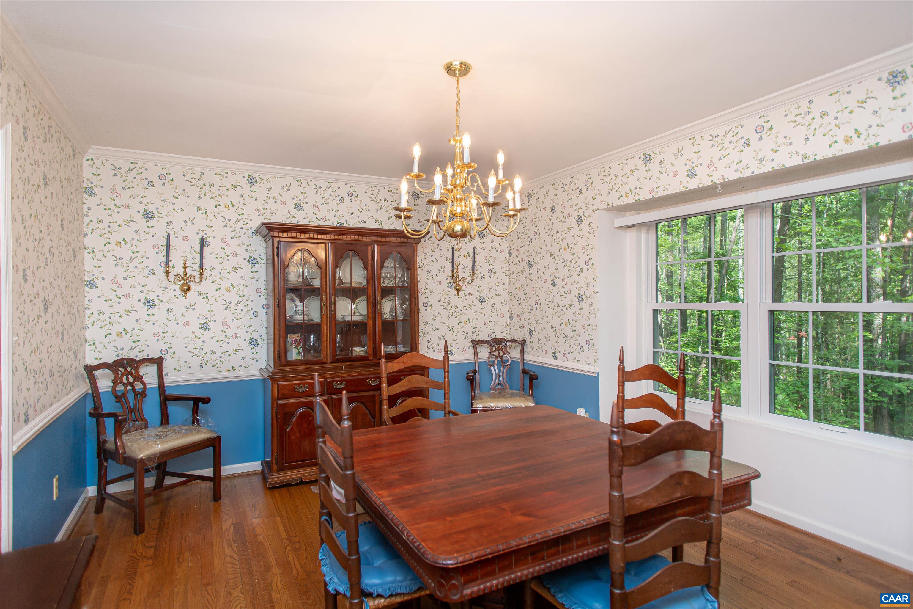Generously sized formal dining room. Generously sized formal dining room.