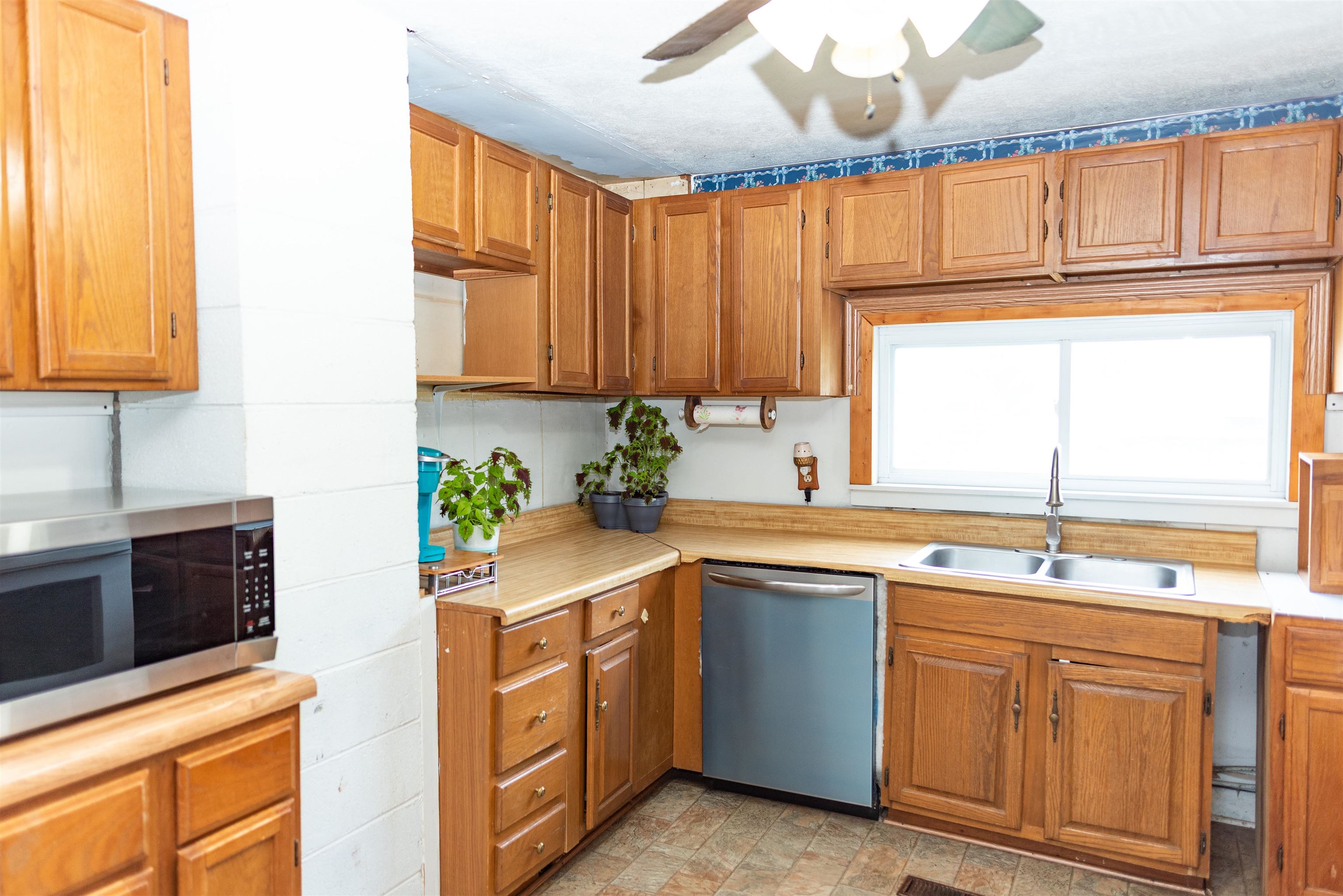 10581 MCGAHEYSVILLE RD, MCGAHEYSVILLE, Virginia 22840, 3 Bedrooms Bedrooms, ,2 BathroomsBathrooms,Residential,10581 MCGAHEYSVILLE RD,680146 MLS # 680146 10581 MCGAHEYSVILLE RD, MCGAHEYSVILLE, Virginia 22840, 3 Bedrooms Bedrooms, ,2 BathroomsBathrooms,Residential,10581 MCGAHEYSVILLE RD,680146 MLS # 680146