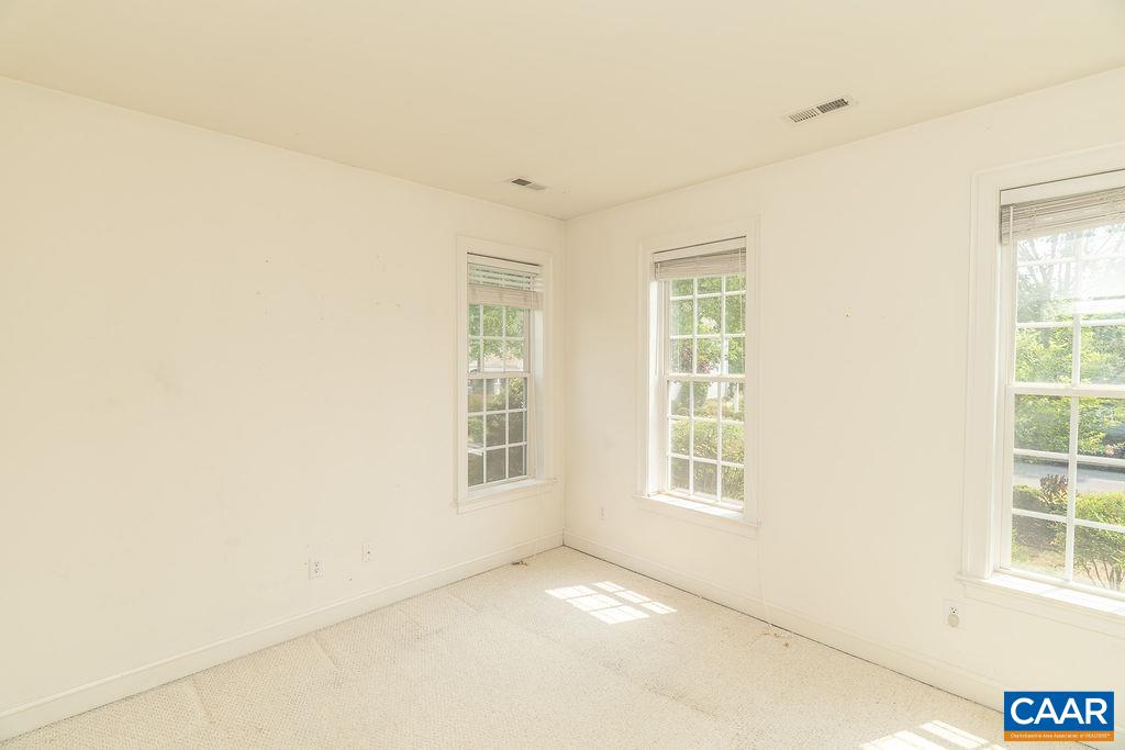 1307 COURTYARD DR, CHARLOTTESVILLE, Virginia 22903, 3 Bedrooms Bedrooms, ,2 BathroomsBathrooms,Residential,1307 COURTYARD DR,680159 MLS # 680159