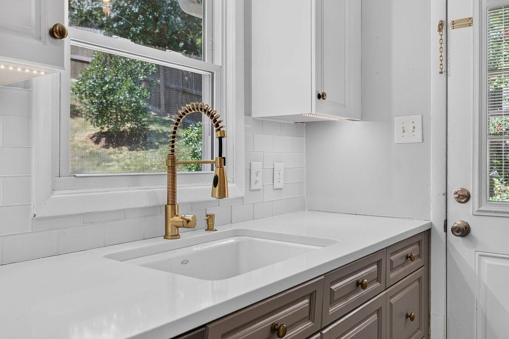 1418 AIKEN ST, STAUNTON, Virginia 24401, 3 Bedrooms Bedrooms, ,2 BathroomsBathrooms,Residential,1418 AIKEN ST,680180 MLS # 680180 1418 AIKEN ST, STAUNTON, Virginia 24401, 3 Bedrooms Bedrooms, ,2 BathroomsBathrooms,Residential,1418 AIKEN ST,680180 MLS # 680180