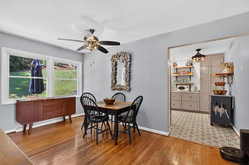 1418 AIKEN ST, STAUNTON, Virginia 24401, 3 Bedrooms Bedrooms, ,2 BathroomsBathrooms,Residential,1418 AIKEN ST,680180 MLS # 680180 1418 AIKEN ST, STAUNTON, Virginia 24401, 3 Bedrooms Bedrooms, ,2 BathroomsBathrooms,Residential,1418 AIKEN ST,680180 MLS # 680180