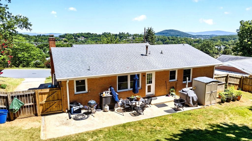 1418 AIKEN ST, STAUNTON, Virginia 24401, 3 Bedrooms Bedrooms, ,2 BathroomsBathrooms,Residential,1418 AIKEN ST,680180 MLS # 680180 1418 AIKEN ST, STAUNTON, Virginia 24401, 3 Bedrooms Bedrooms, ,2 BathroomsBathrooms,Residential,1418 AIKEN ST,680180 MLS # 680180