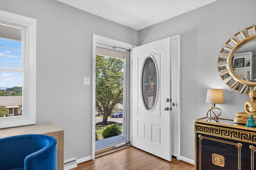 1418 AIKEN ST, STAUNTON, Virginia 24401, 3 Bedrooms Bedrooms, ,2 BathroomsBathrooms,Residential,1418 AIKEN ST,680180 MLS # 680180 1418 AIKEN ST, STAUNTON, Virginia 24401, 3 Bedrooms Bedrooms, ,2 BathroomsBathrooms,Residential,1418 AIKEN ST,680180 MLS # 680180