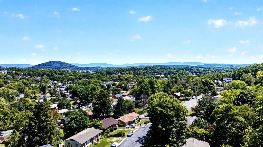 1418 AIKEN ST, STAUNTON, Virginia 24401, 3 Bedrooms Bedrooms, ,2 BathroomsBathrooms,Residential,1418 AIKEN ST,680180 MLS # 680180 1418 AIKEN ST, STAUNTON, Virginia 24401, 3 Bedrooms Bedrooms, ,2 BathroomsBathrooms,Residential,1418 AIKEN ST,680180 MLS # 680180