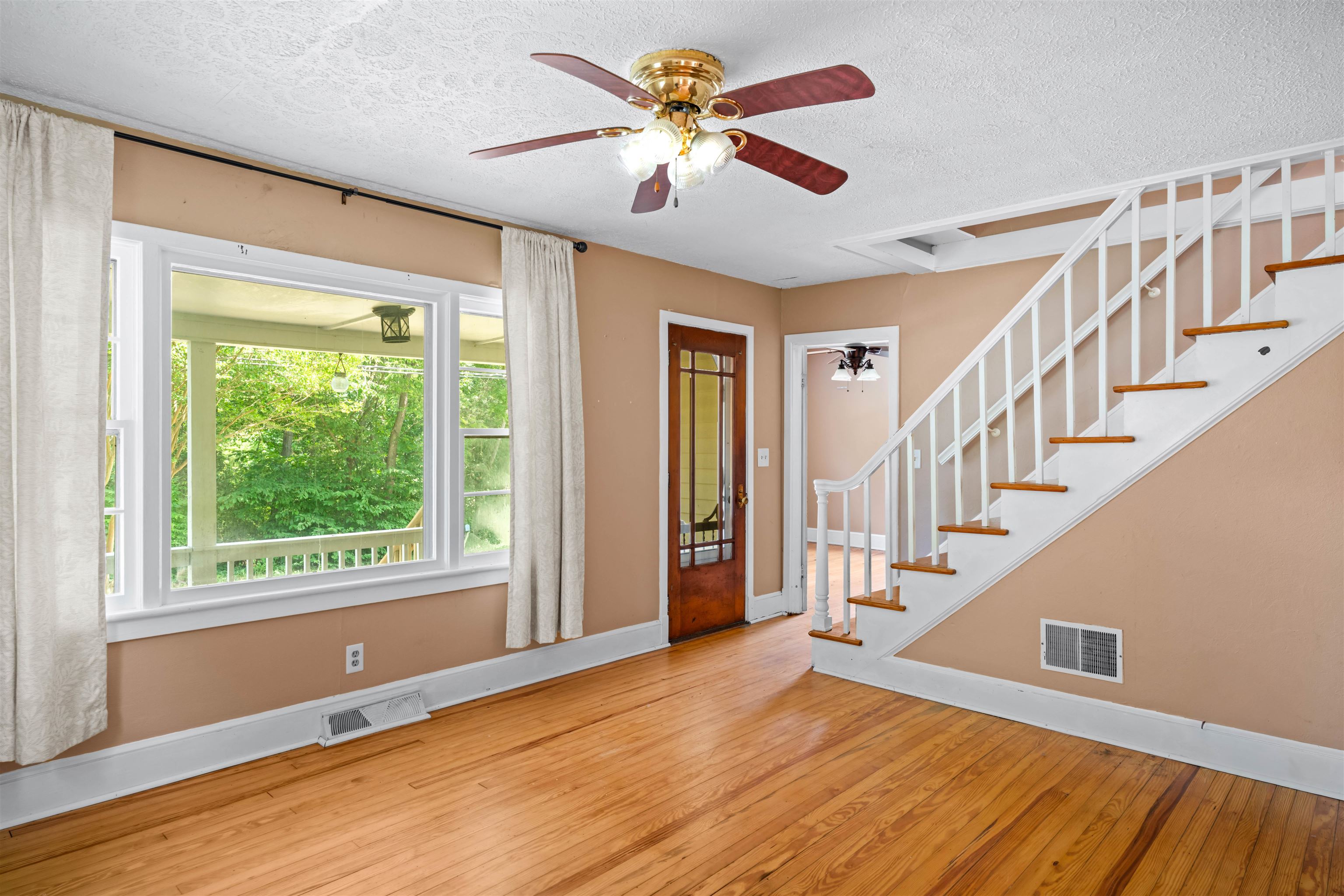 131 OLD HERMITAGE RD, WAYNESBORO, Virginia 22980, 3 Bedrooms Bedrooms, ,1 BathroomBathrooms,Residential,131 OLD HERMITAGE RD,680184 MLS # 680184
