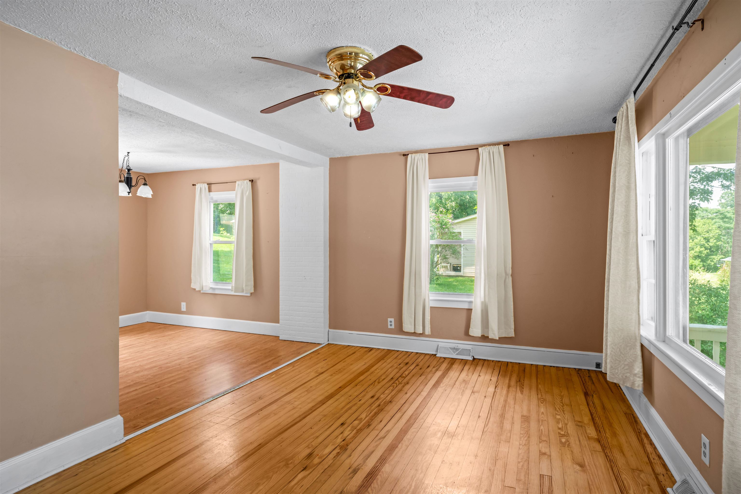 131 OLD HERMITAGE RD, WAYNESBORO, Virginia 22980, 3 Bedrooms Bedrooms, ,1 BathroomBathrooms,Residential,131 OLD HERMITAGE RD,680184 MLS # 680184