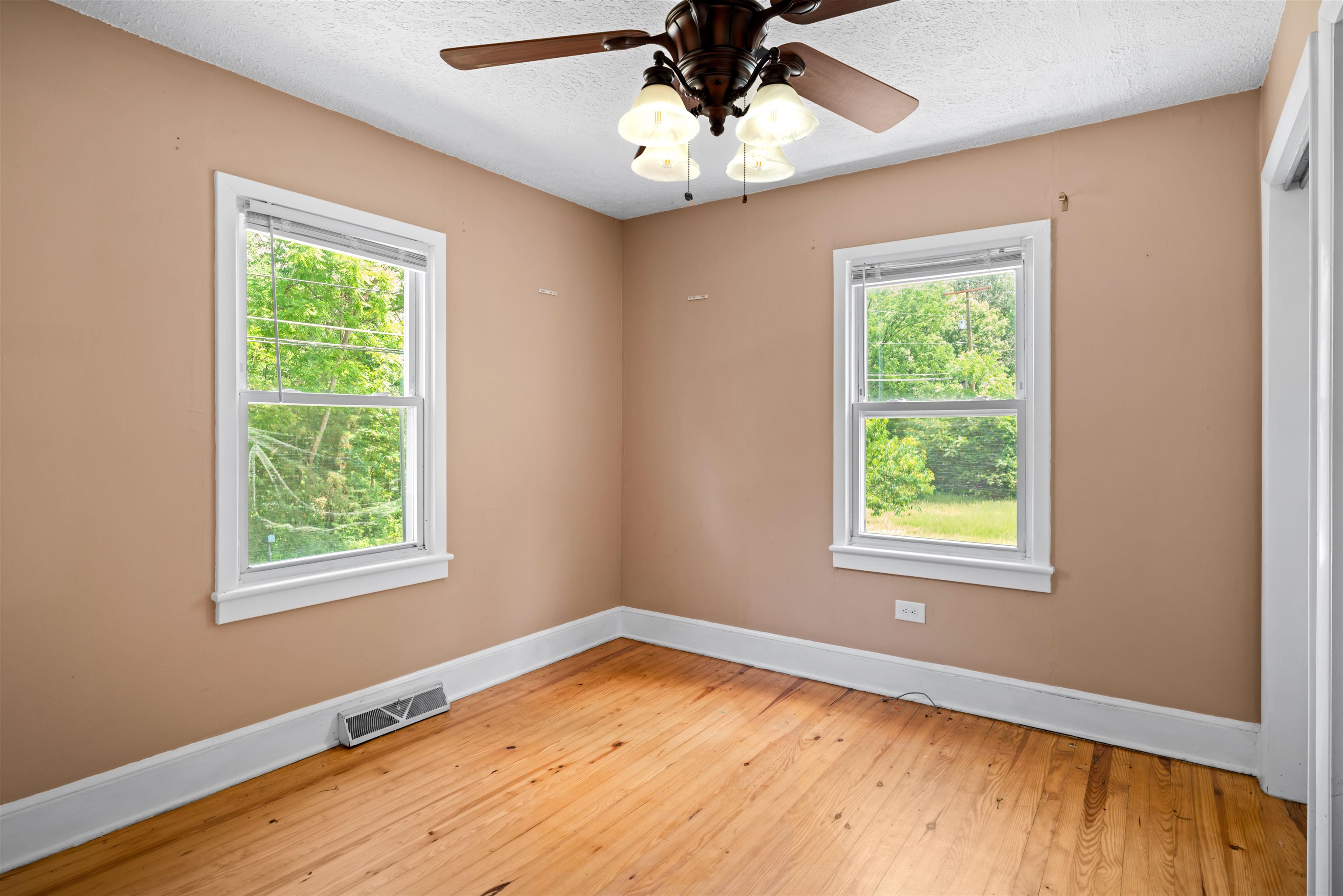 131 OLD HERMITAGE RD, WAYNESBORO, Virginia 22980, 3 Bedrooms Bedrooms, ,1 BathroomBathrooms,Residential,131 OLD HERMITAGE RD,680184 MLS # 680184