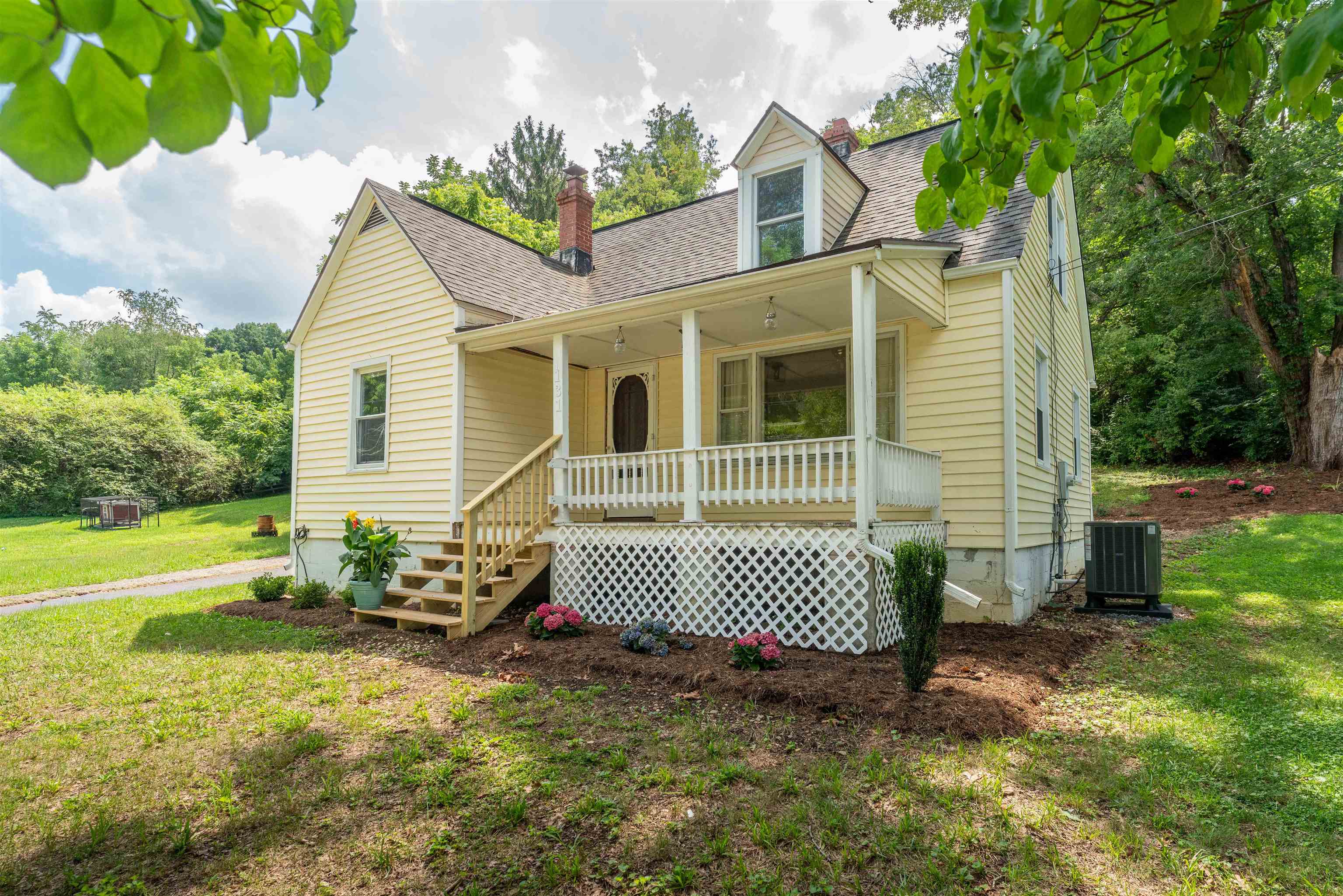 131 OLD HERMITAGE RD, WAYNESBORO, Virginia 22980, 3 Bedrooms Bedrooms, ,1 BathroomBathrooms,Residential,131 OLD HERMITAGE RD,680184 MLS # 680184
