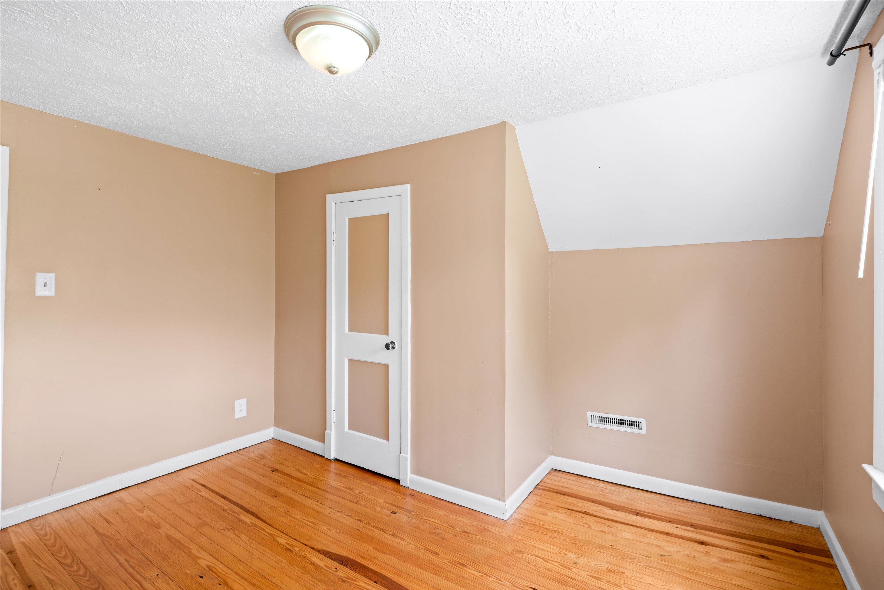 131 OLD HERMITAGE RD, WAYNESBORO, Virginia 22980, 3 Bedrooms Bedrooms, ,1 BathroomBathrooms,Residential,131 OLD HERMITAGE RD,680184 MLS # 680184