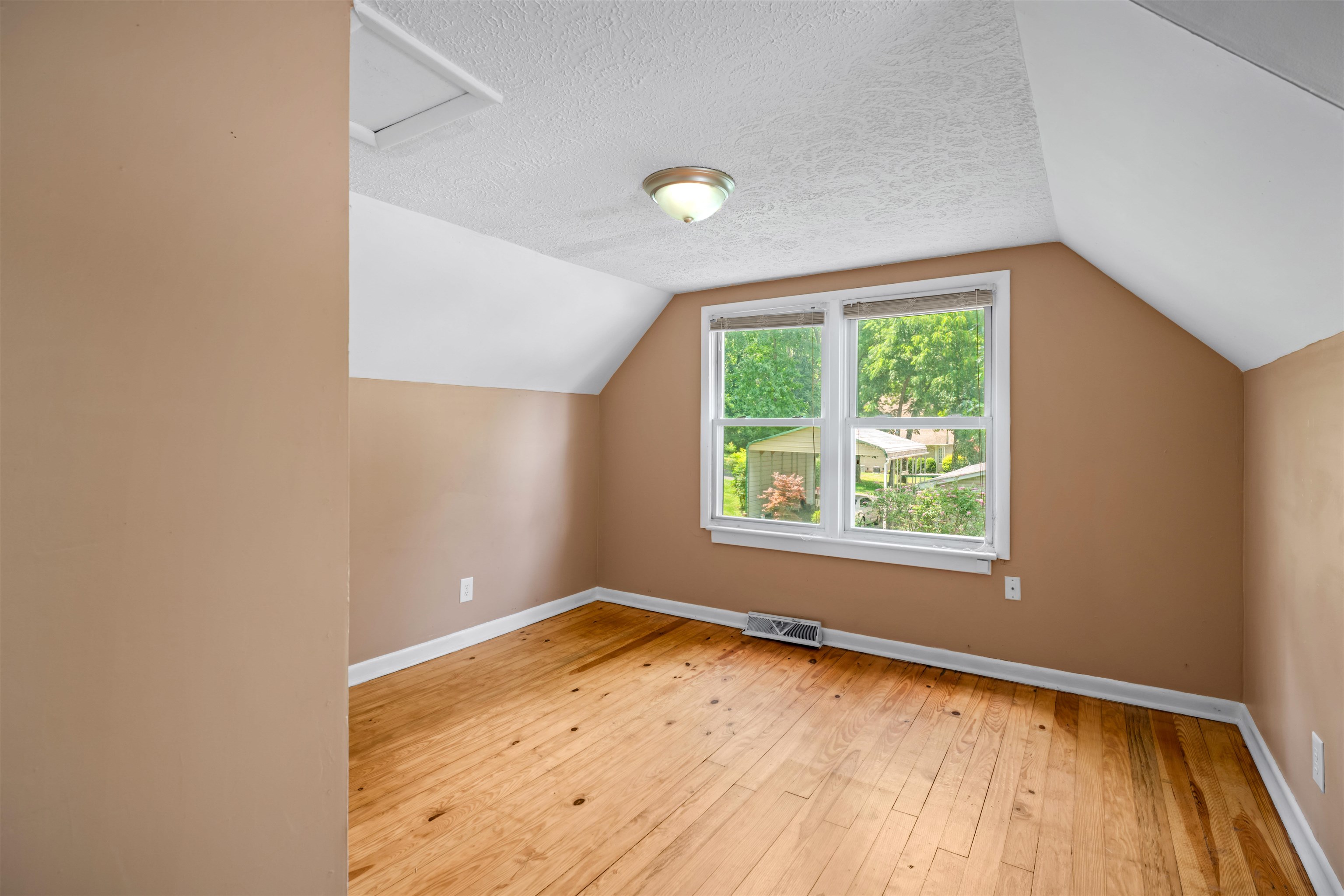 131 OLD HERMITAGE RD, WAYNESBORO, Virginia 22980, 3 Bedrooms Bedrooms, ,1 BathroomBathrooms,Residential,131 OLD HERMITAGE RD,680184 MLS # 680184