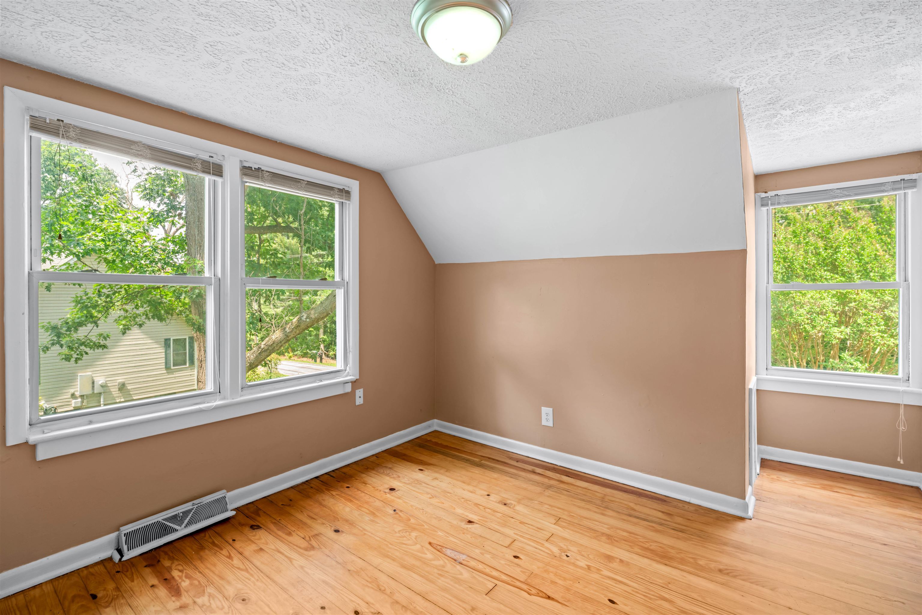 131 OLD HERMITAGE RD, WAYNESBORO, Virginia 22980, 3 Bedrooms Bedrooms, ,1 BathroomBathrooms,Residential,131 OLD HERMITAGE RD,680184 MLS # 680184